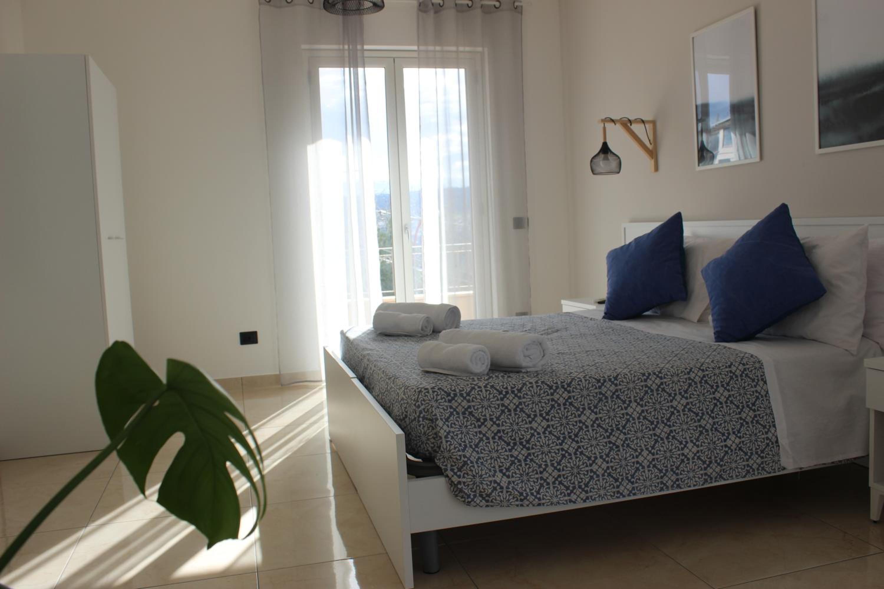 Double Room with Balcony (2 Adults + 1 Child) photo 3