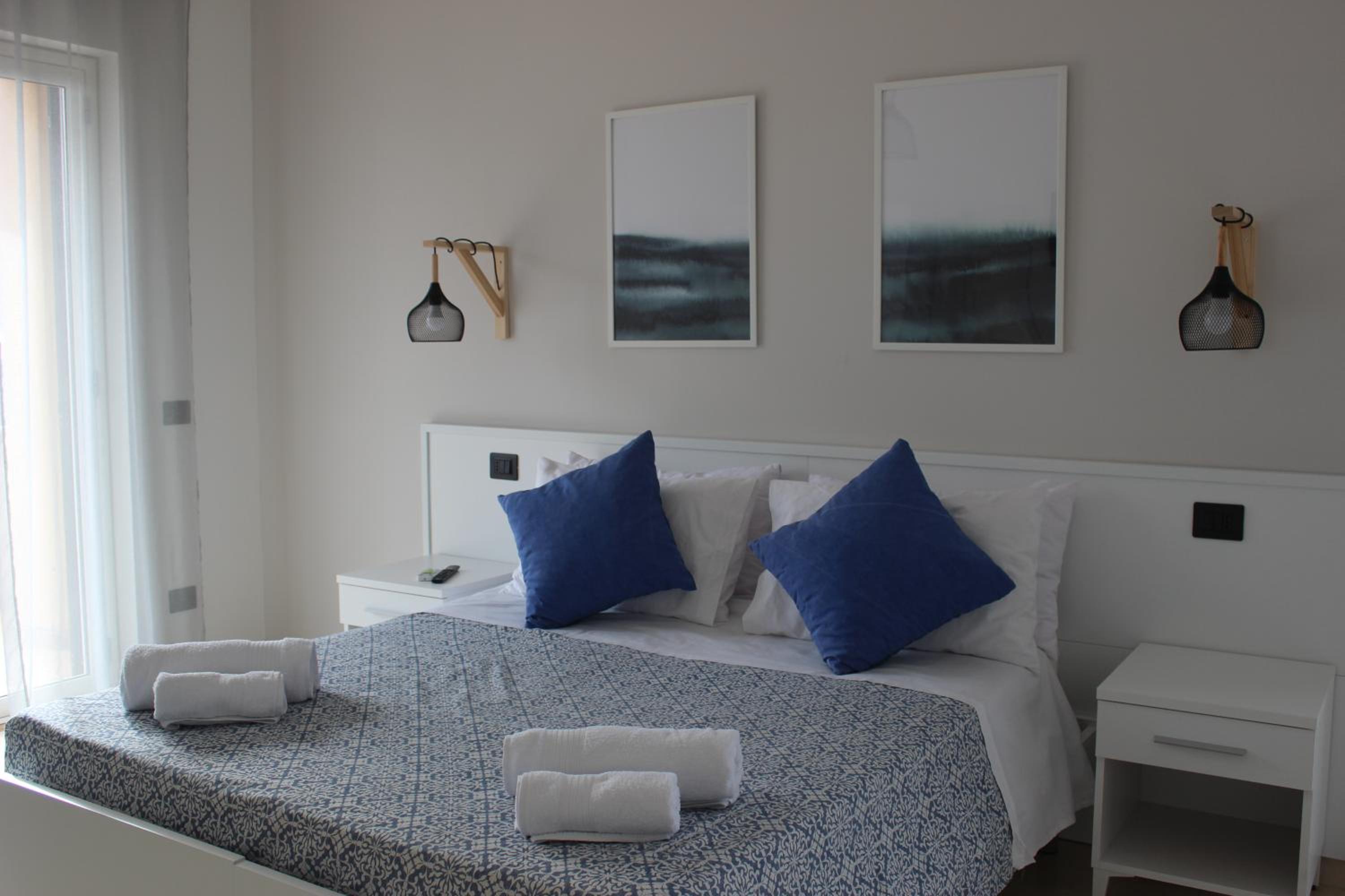 Double Room with Balcony (2 Adults + 1 Child) photo 2