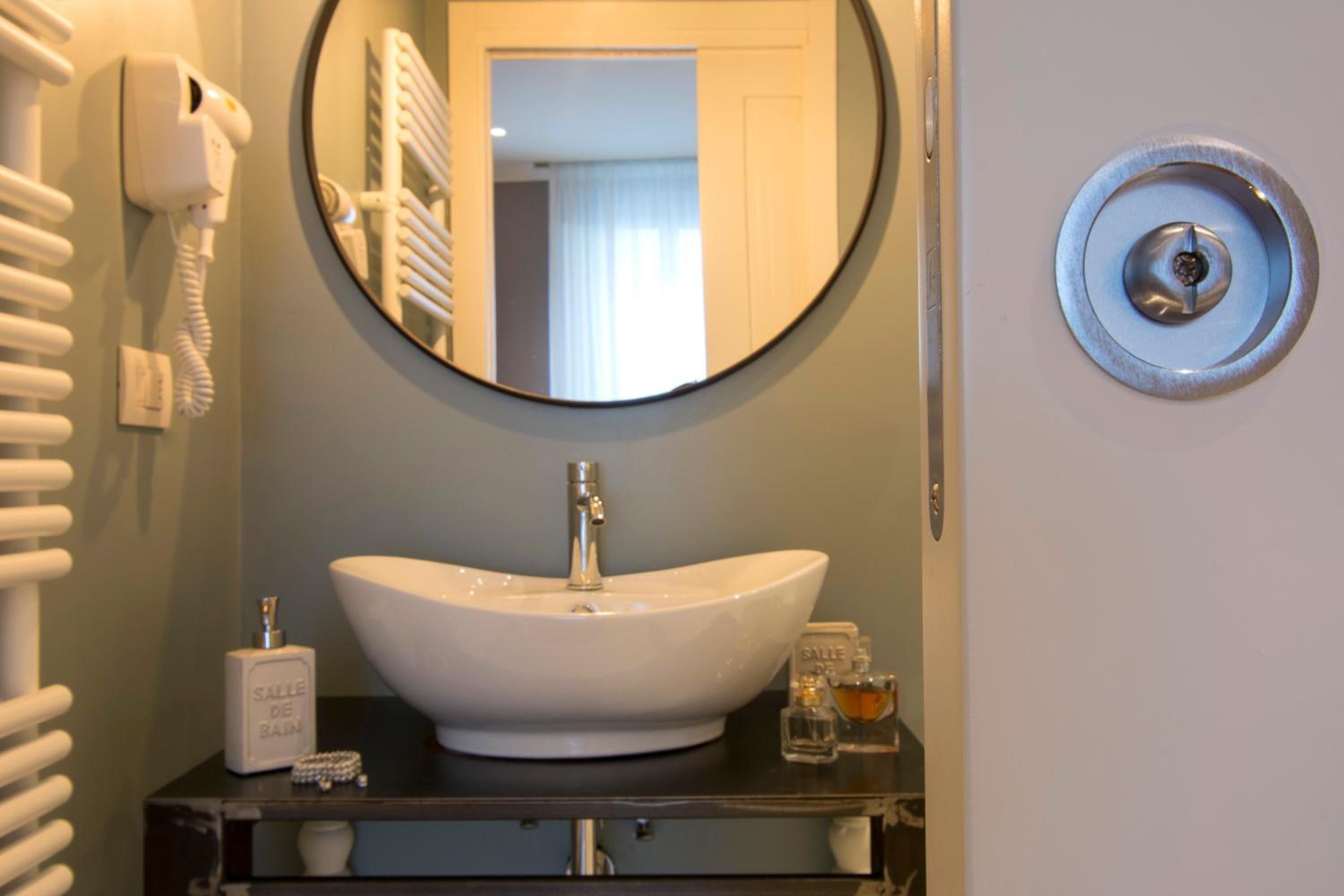 Large Double or Twin Room - Photo 6