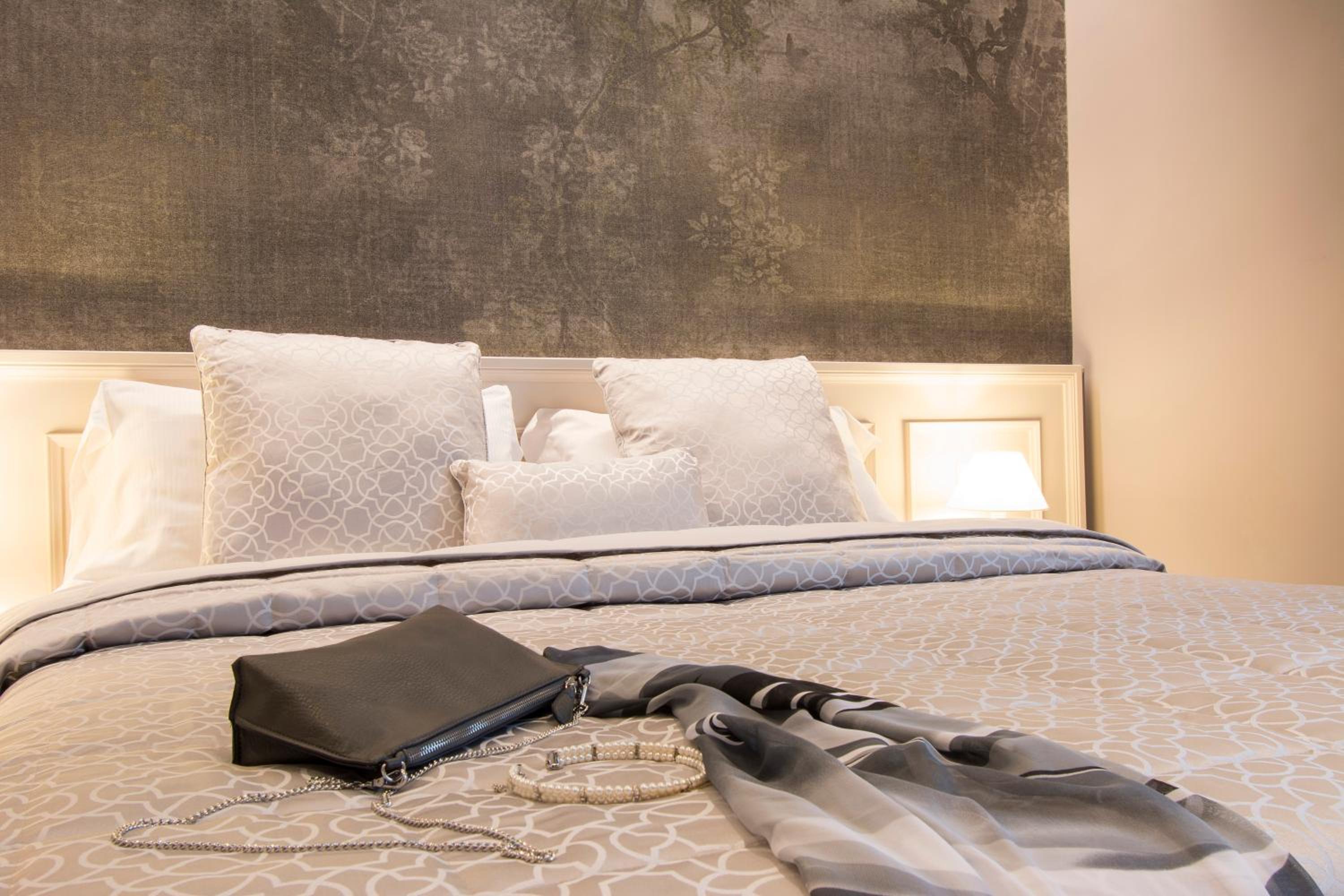 Large Double or Twin Room - Photo 10