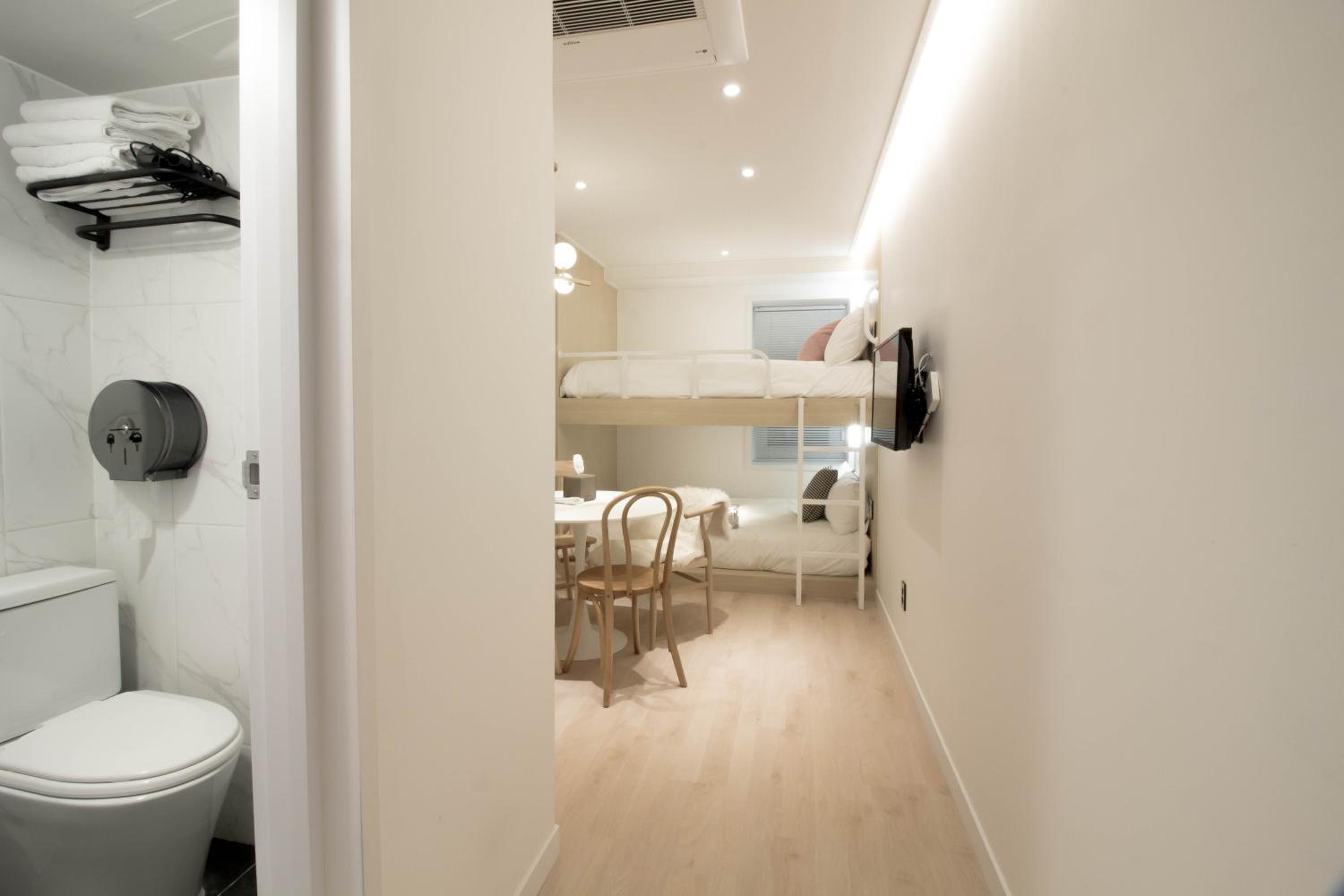 Quadruple Room - Photo 16