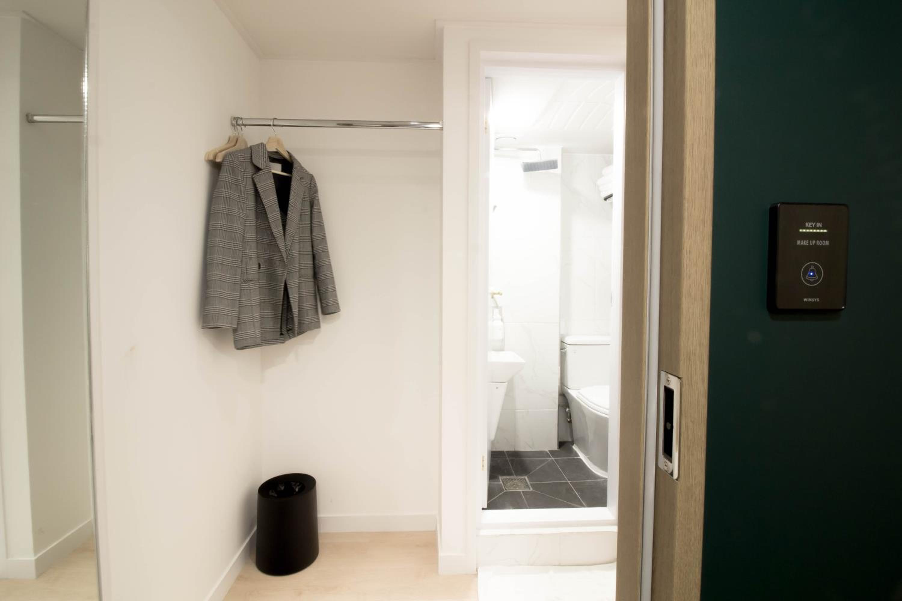 Quadruple Room - Photo 18