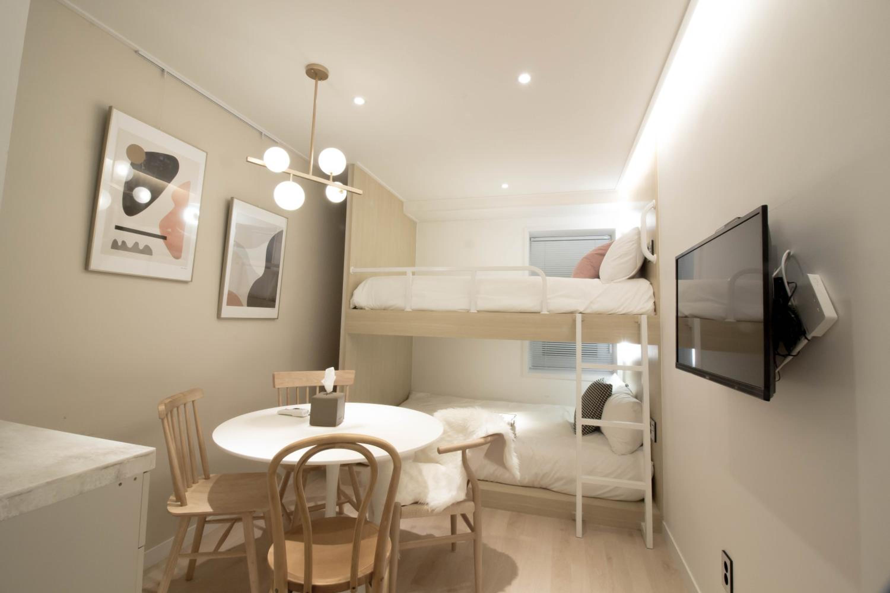 Quadruple Room - Photo 21