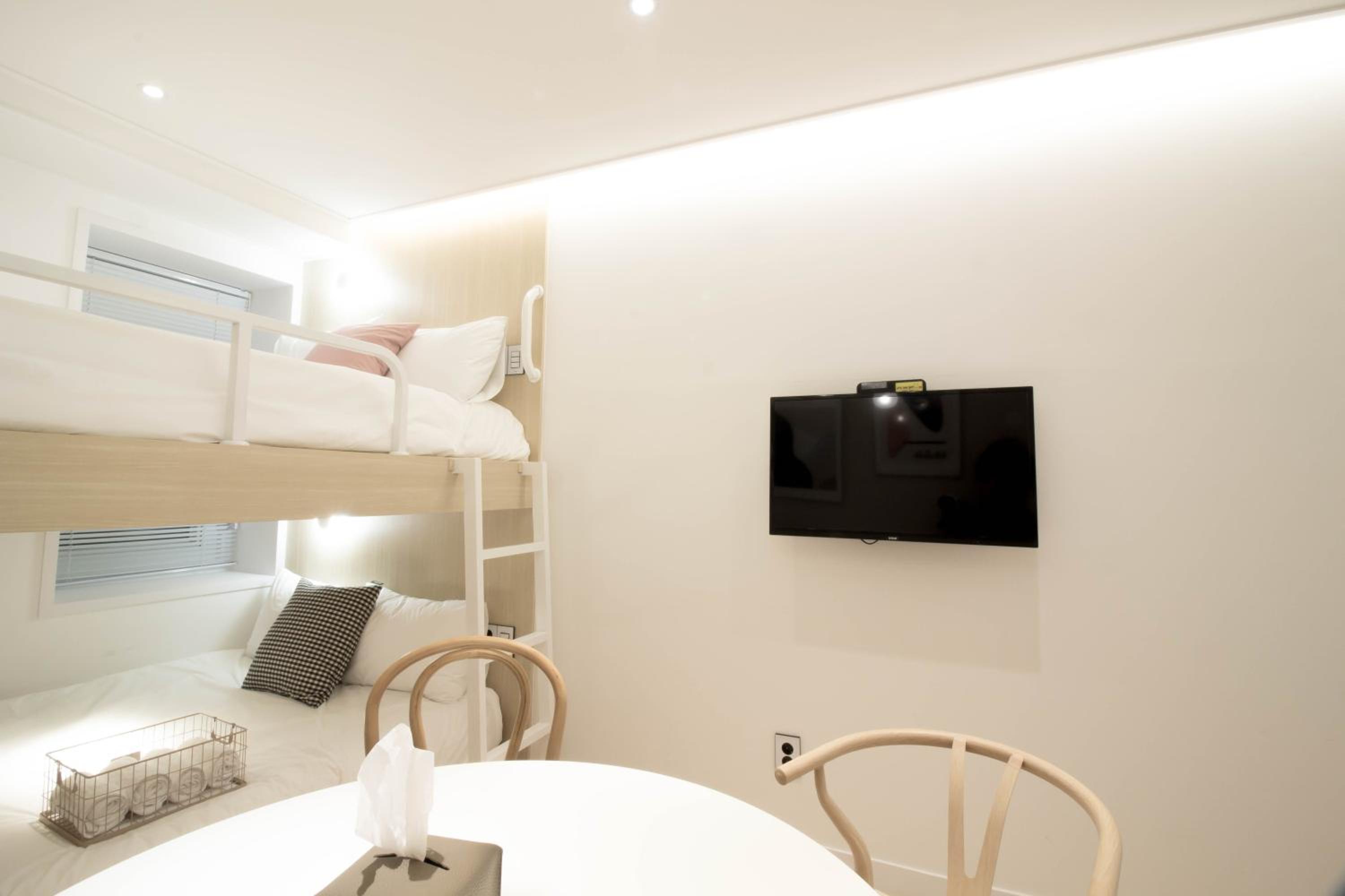 Quadruple Room - Photo 23