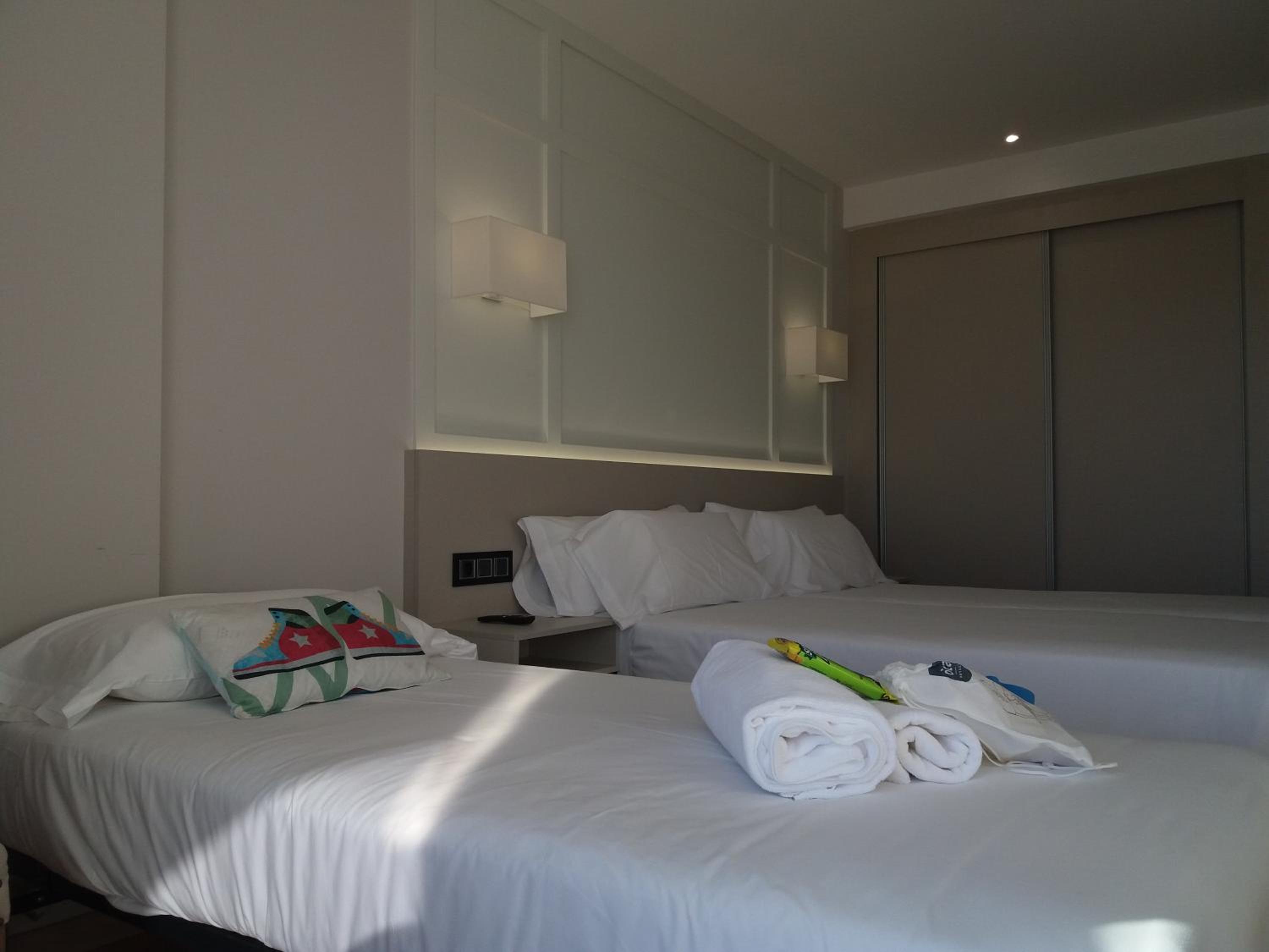 Double Room with Extra Bed (2 Adults + 1 Child) - Photo 1