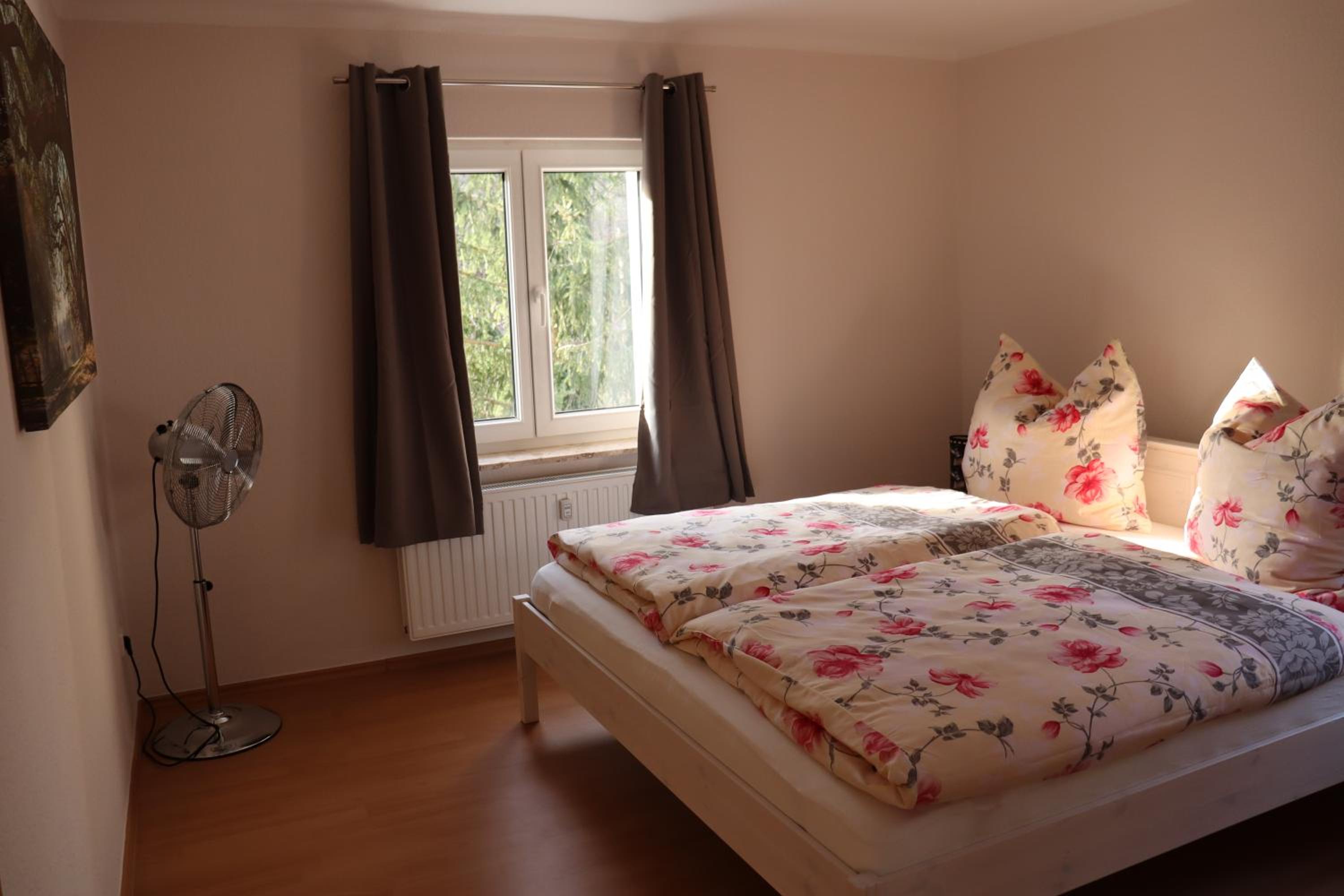 One-Bedroom Apartment - Photo 2