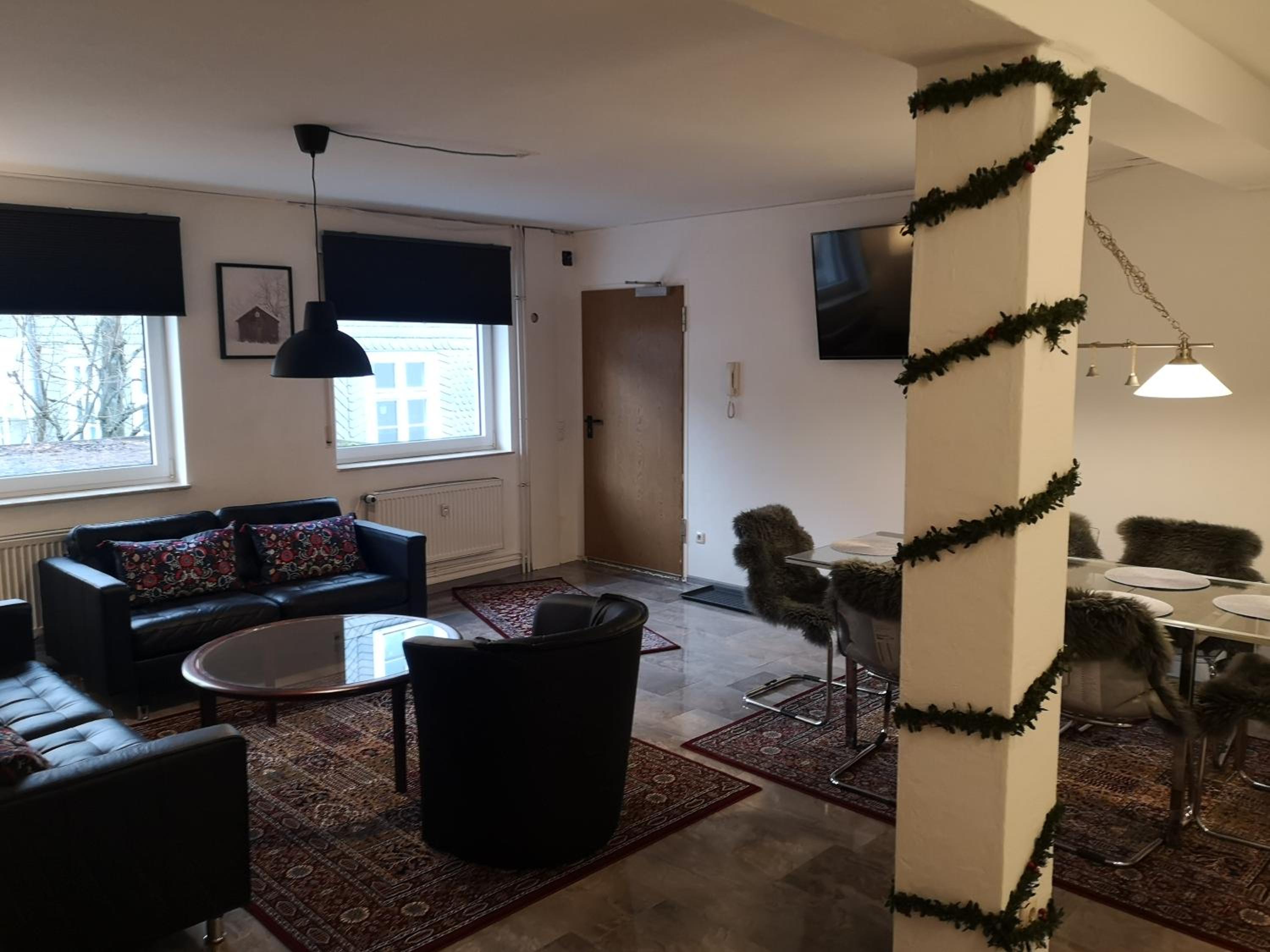 Three-Bedroom Apartment - Photo 6