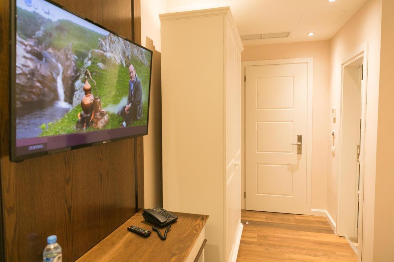 Superior Family Room photo 3