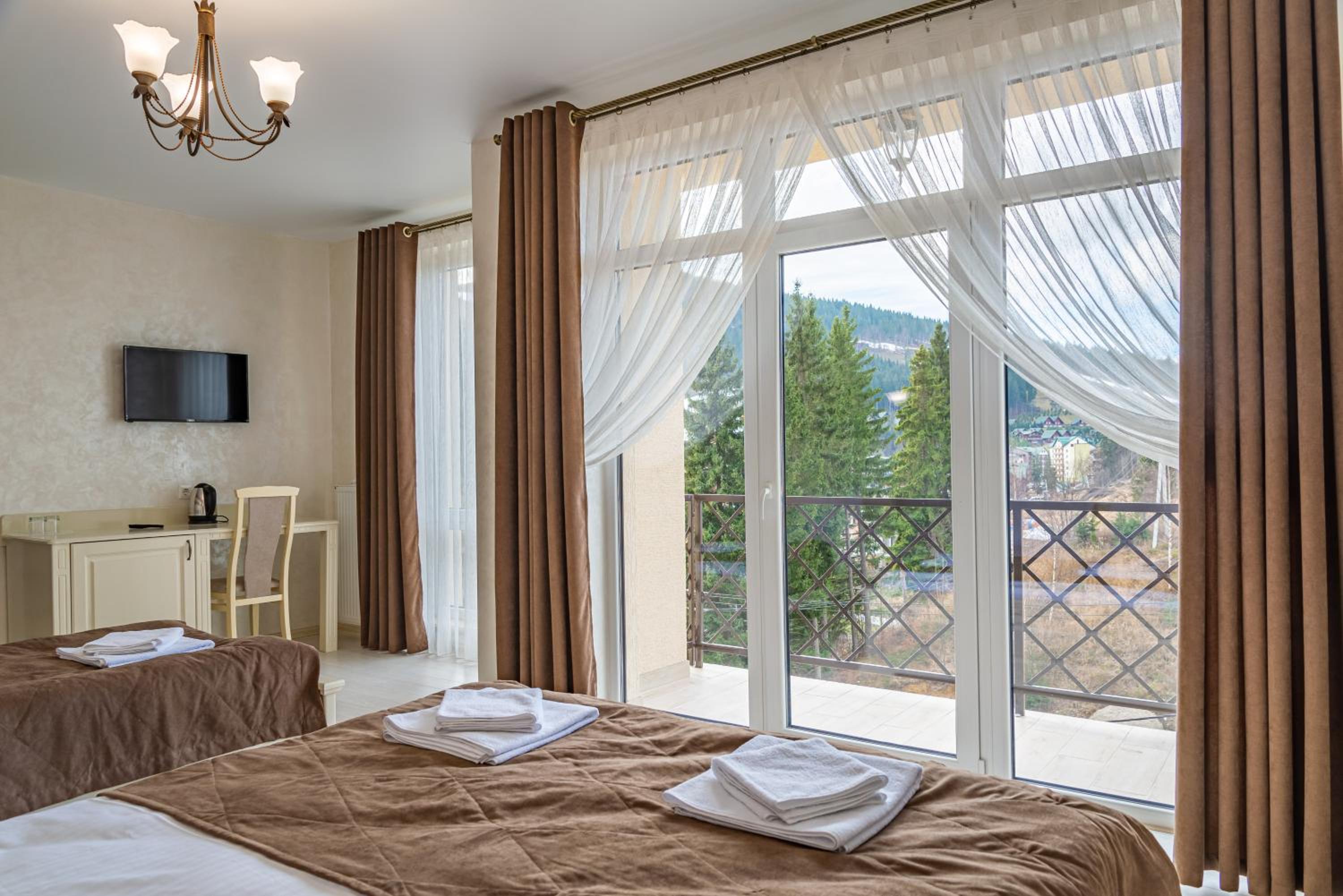 Deluxe Triple Room With Mountain View photo 1