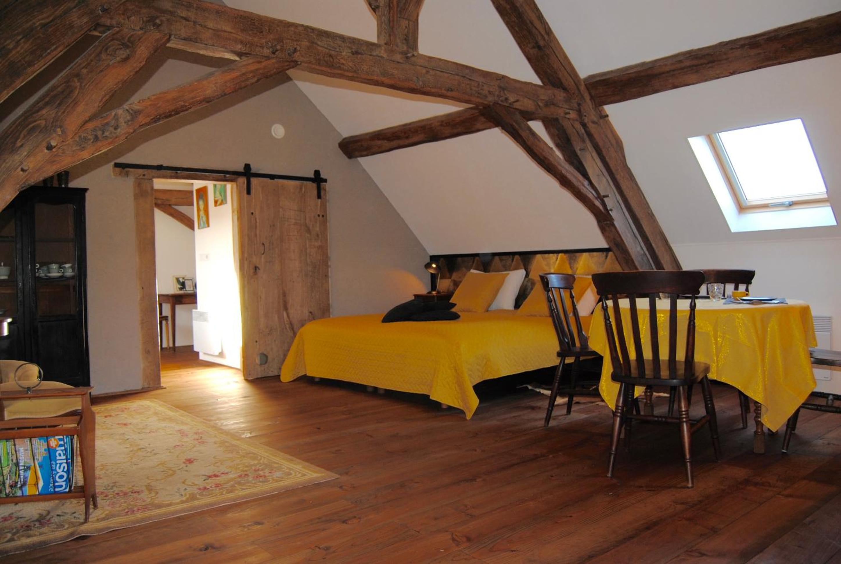 Deluxe Double Room with Extra Bed - Photo 2