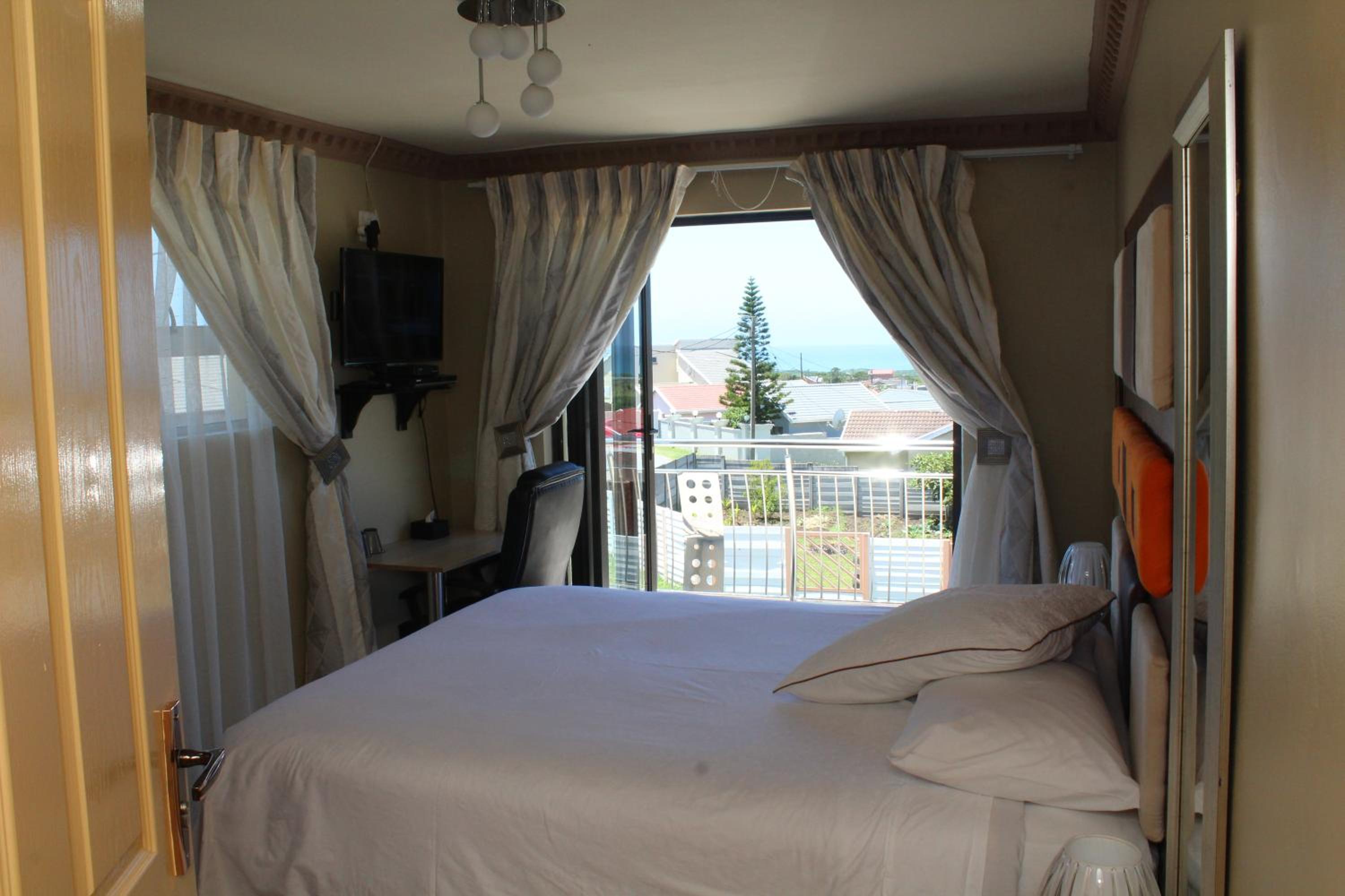 Queen Room with Sea View photo 3