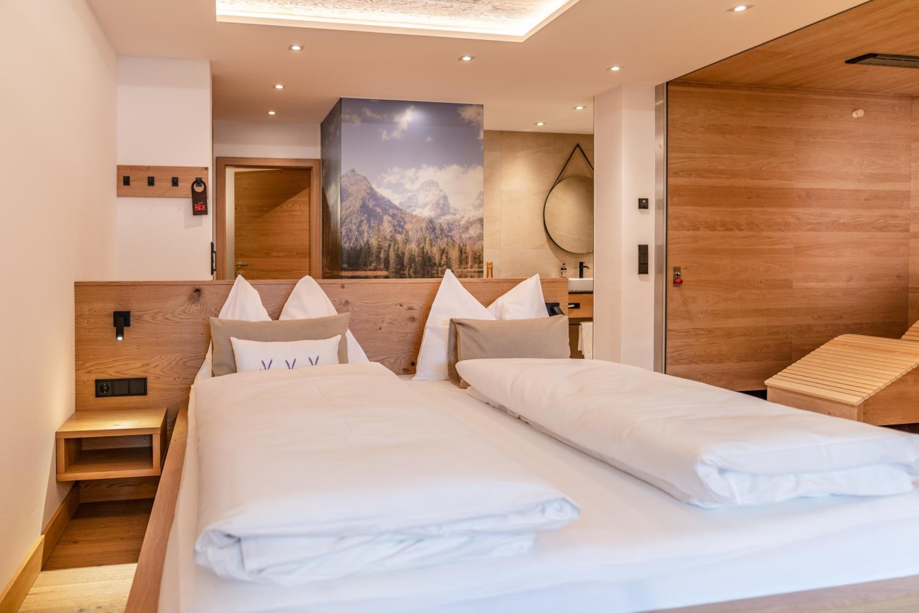 Suite with Mountain View photo 2