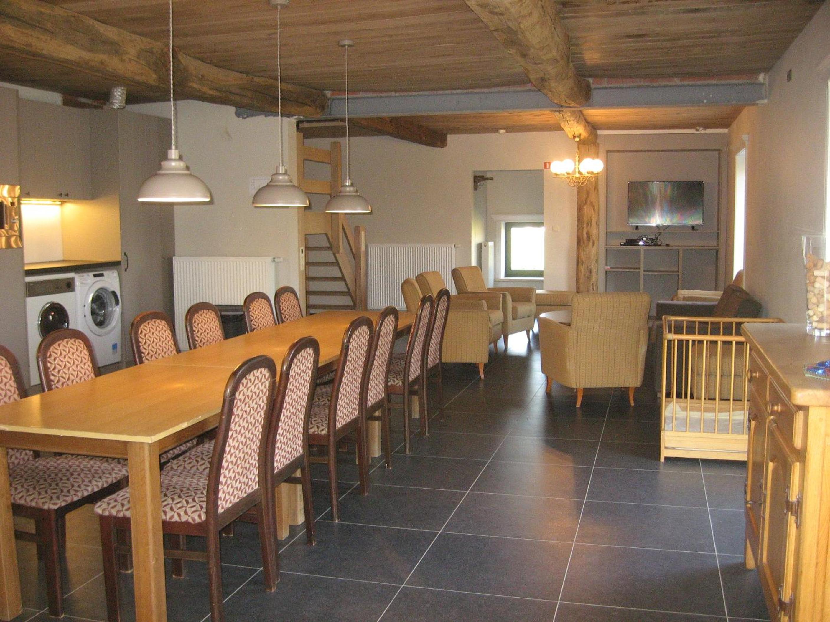 Five-Bedroom House photo 3