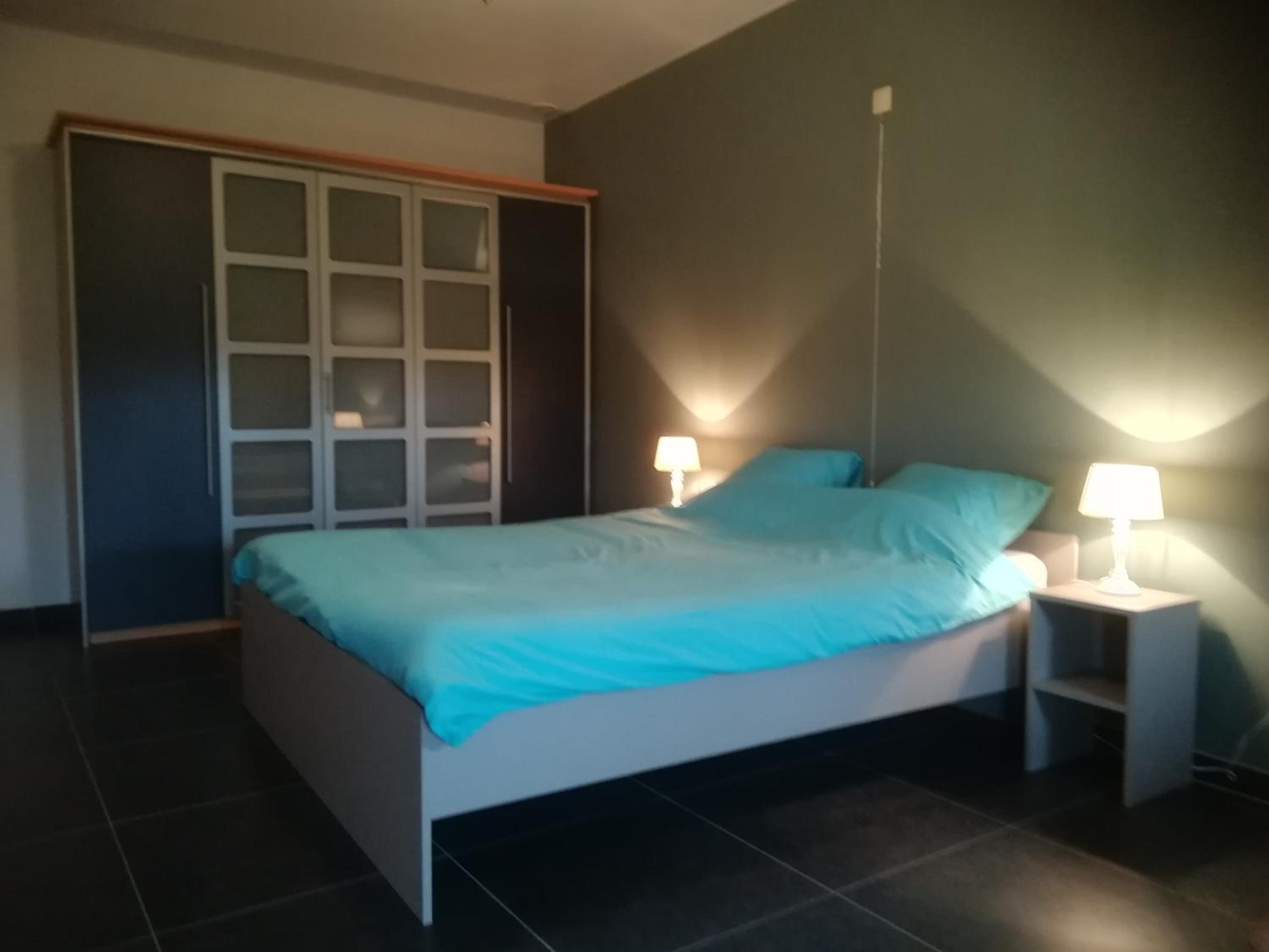Five-Bedroom House photo 1