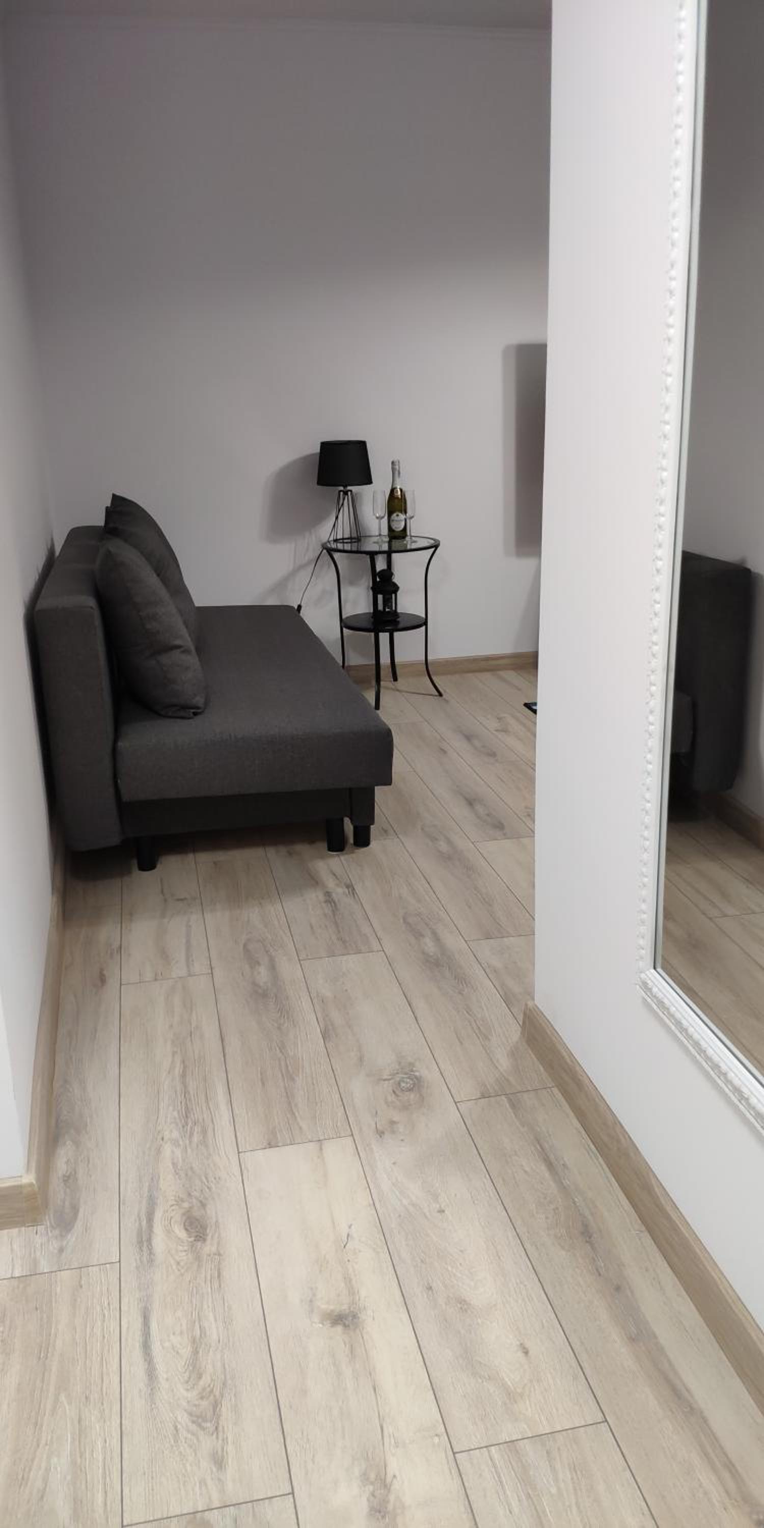 Apartment with Balcony - Photo 11