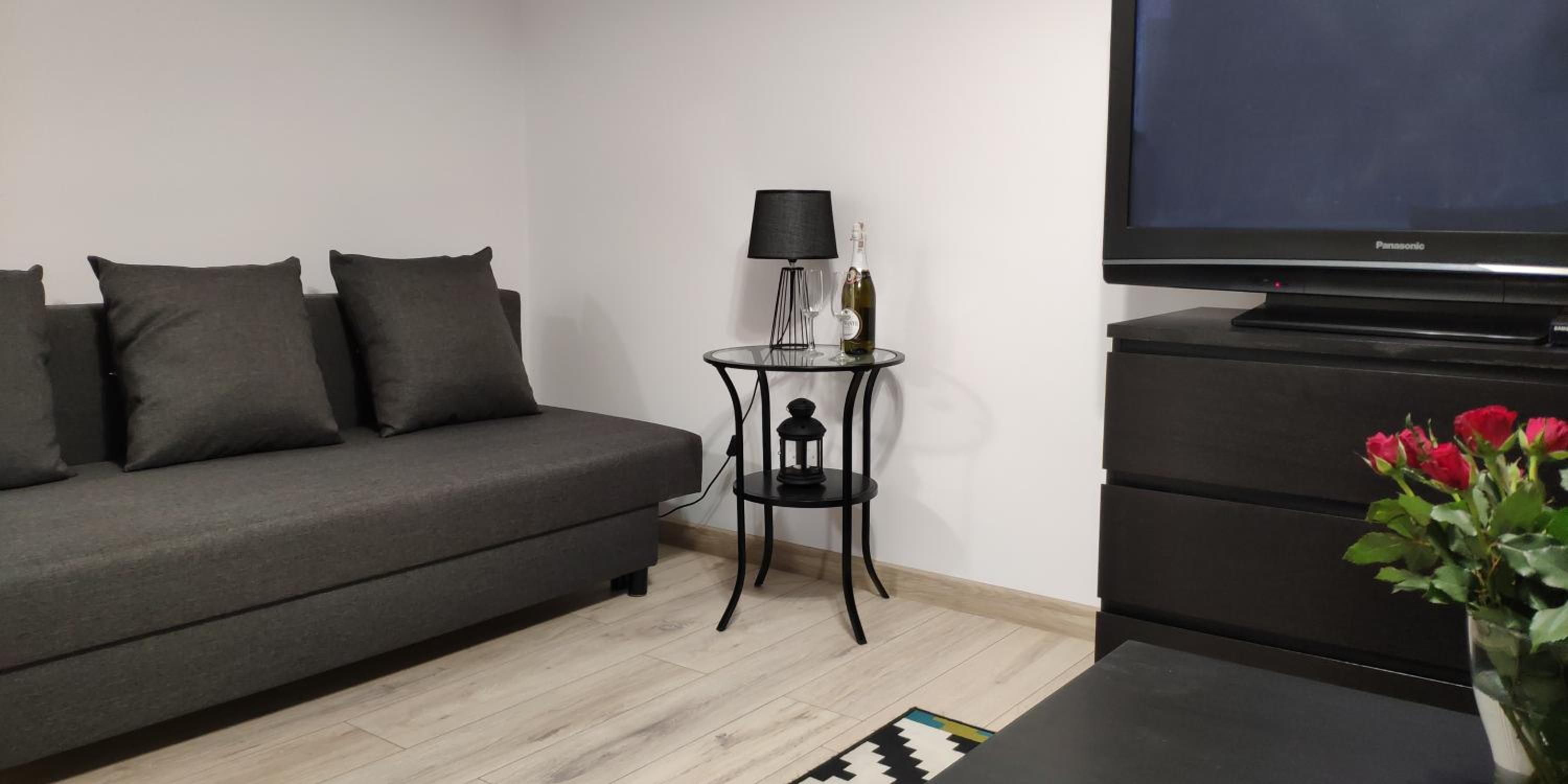 Apartment with Balcony - Photo 10