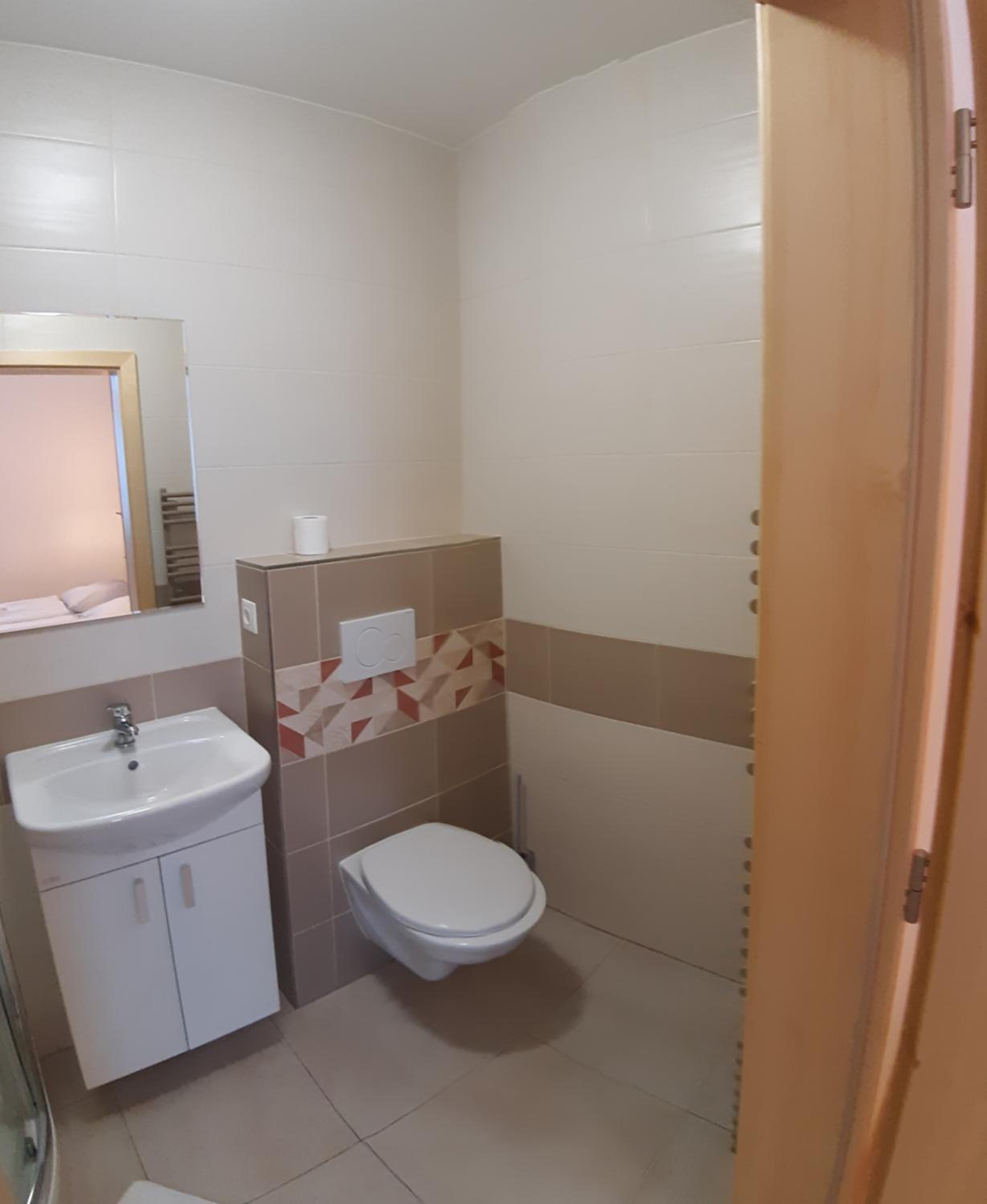 Twin Room with Bathroom - Photo 10