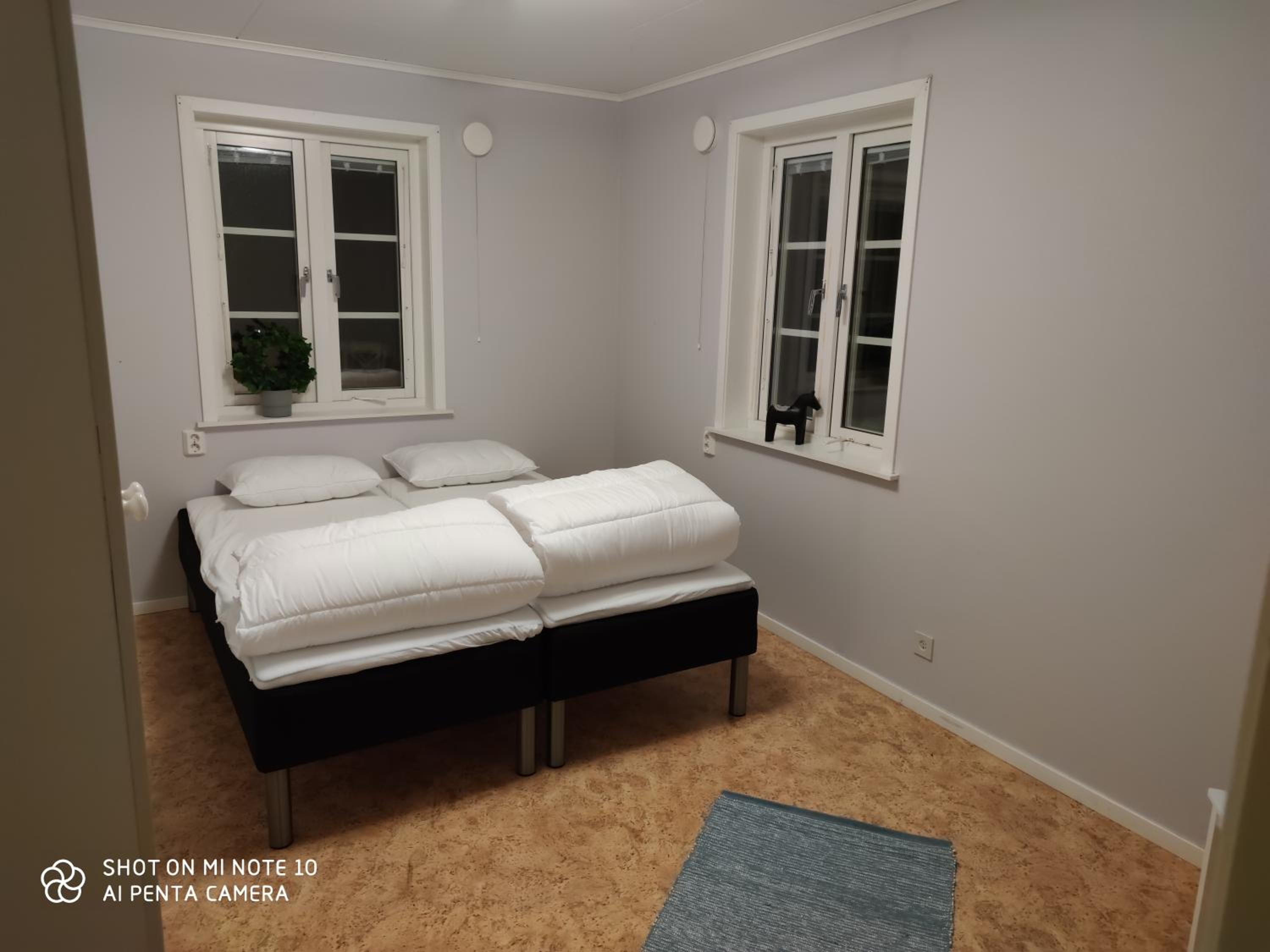 Five-Bedroom House photo 2
