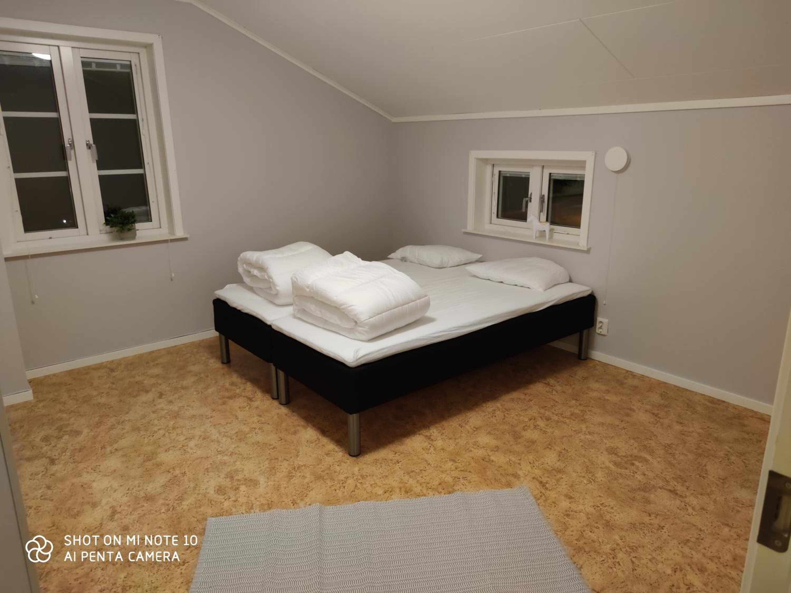 Five-Bedroom House photo 1