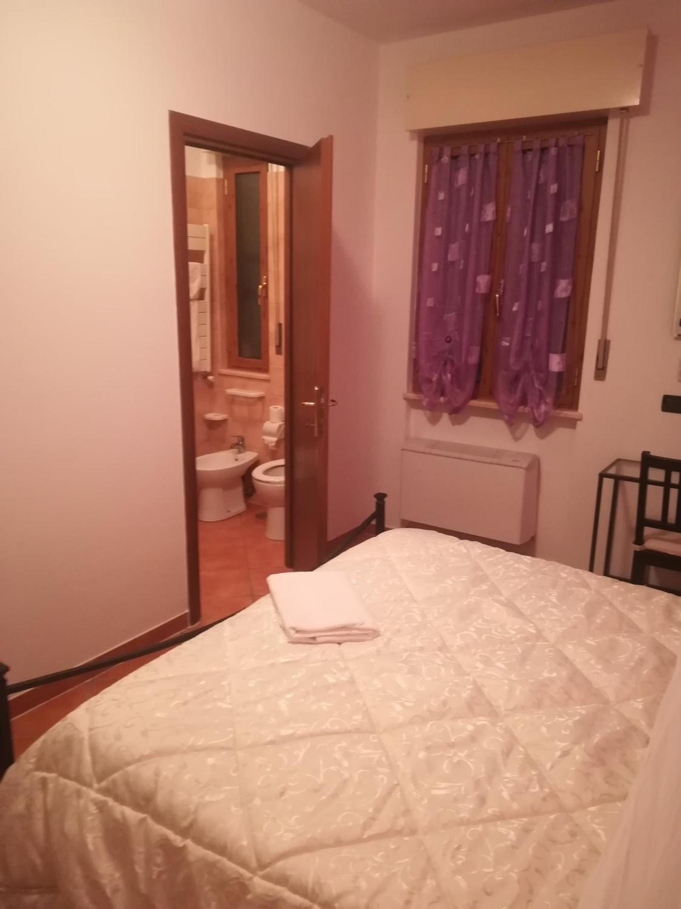 Small Double Room - Photo 1