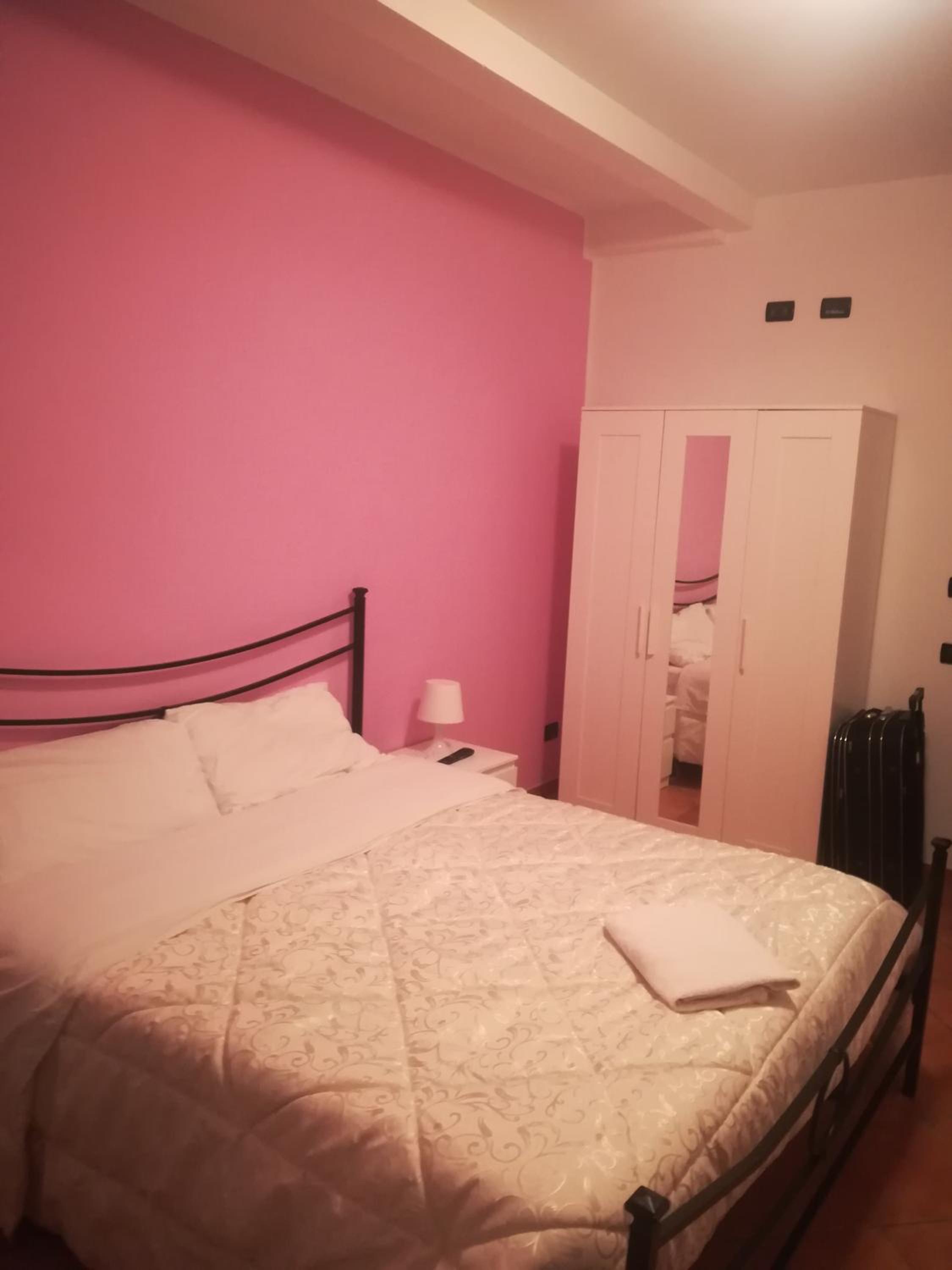 Small Double Room - Photo 3
