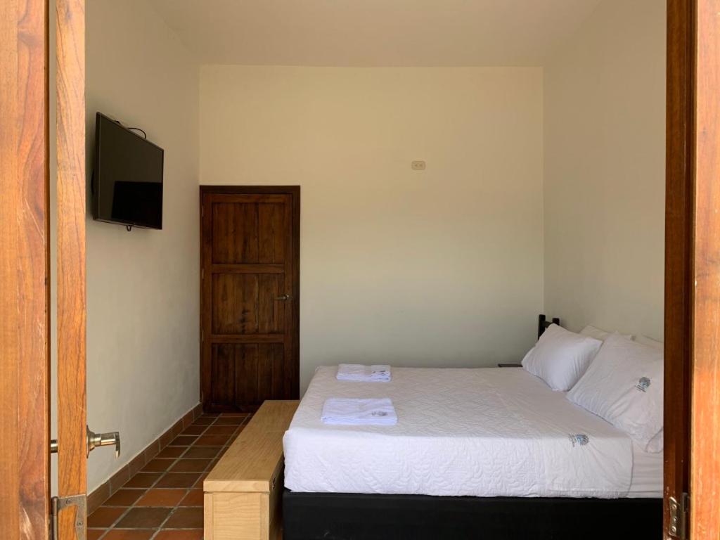 Queen Room with Balcony photo 2