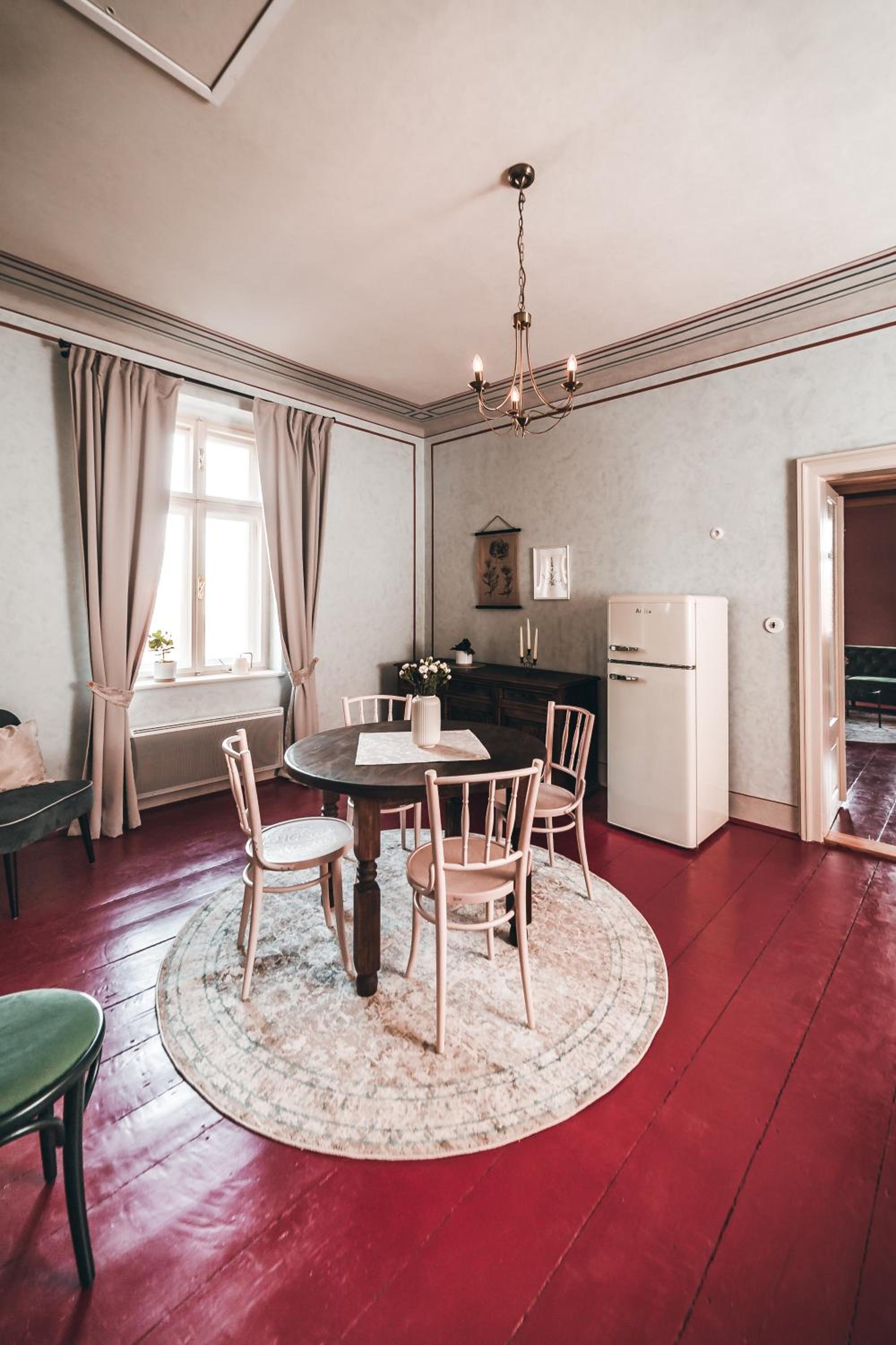 Executive Suite - Photo 24