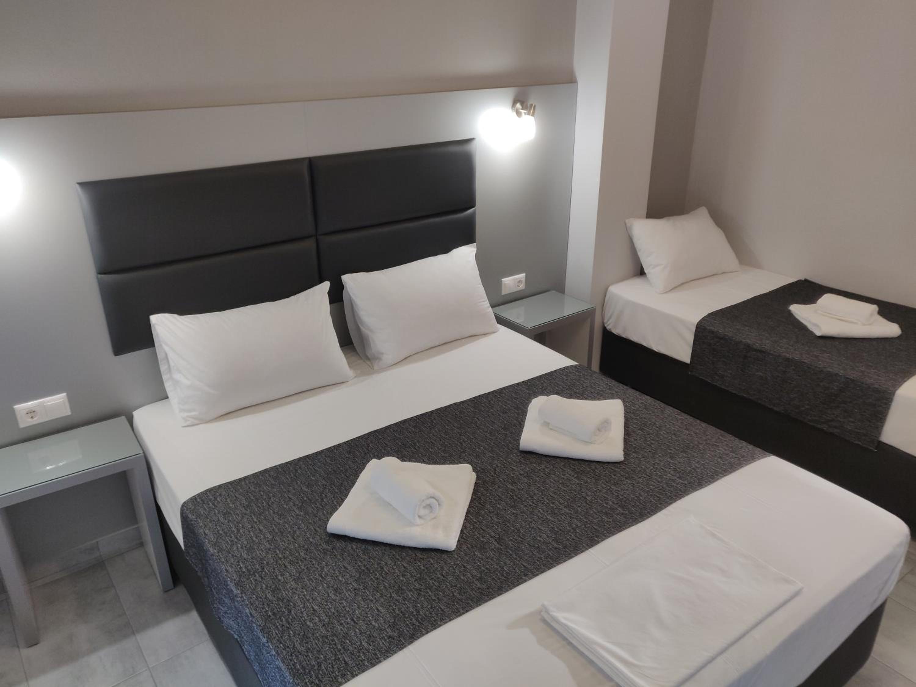 Deluxe Triple Room - Photo 6