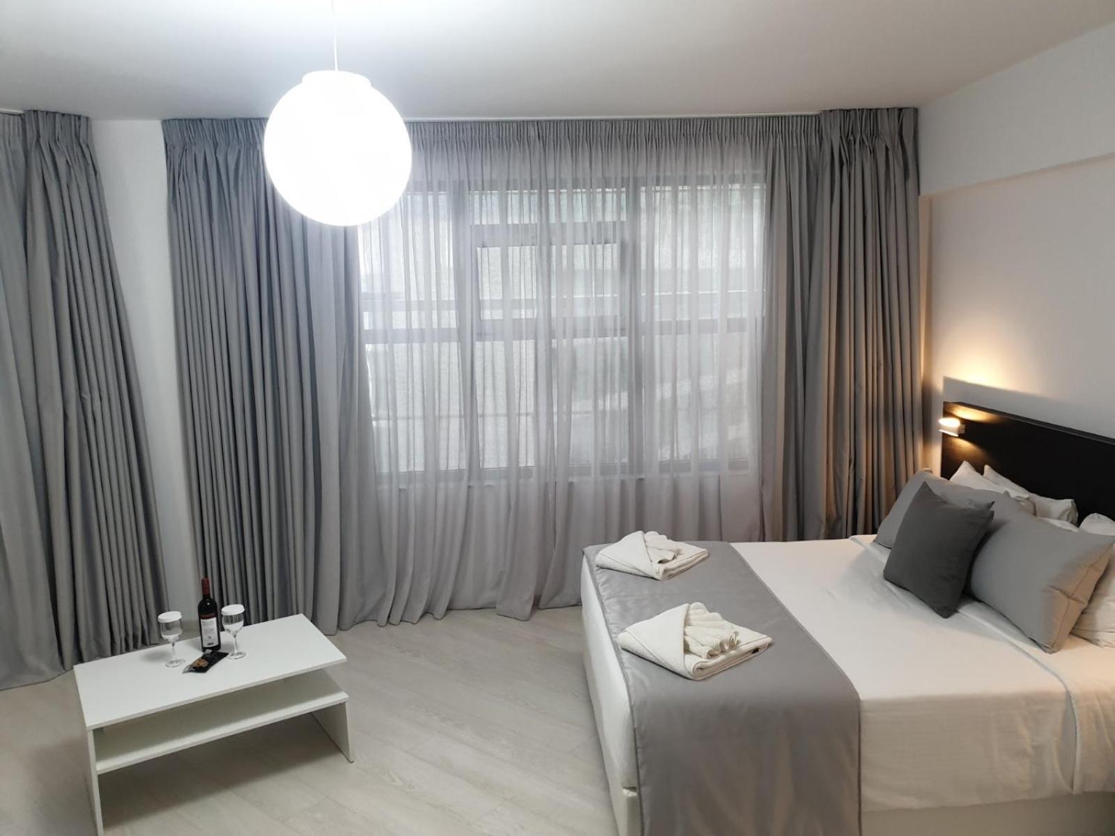 Standard Double or Zweibettzimmer thumbnail 6
