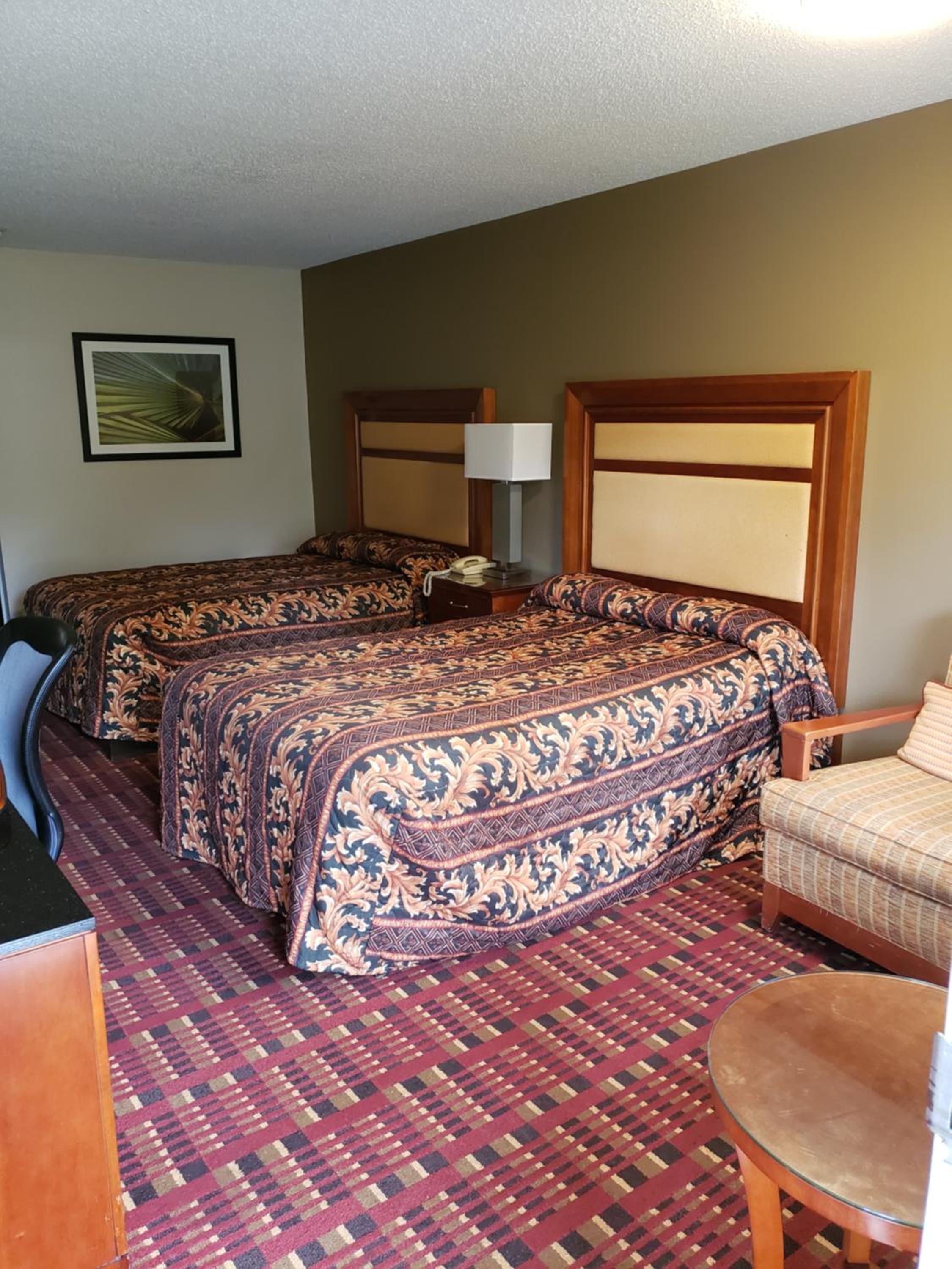 Queen Room With Two Queen Beds - Non-Smoking photo 2