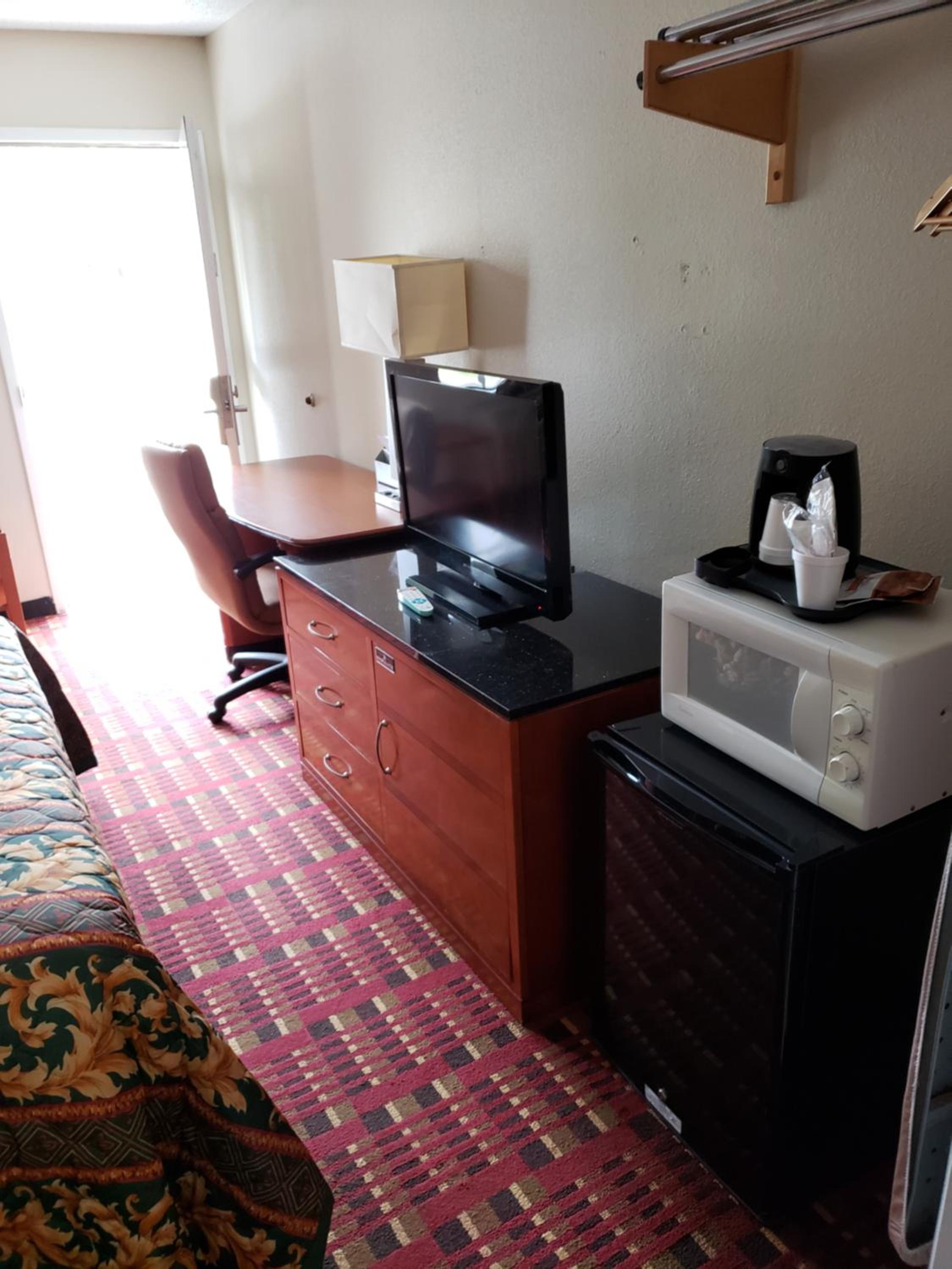 Queen Room With Two Queen Beds - Non-Smoking photo 1