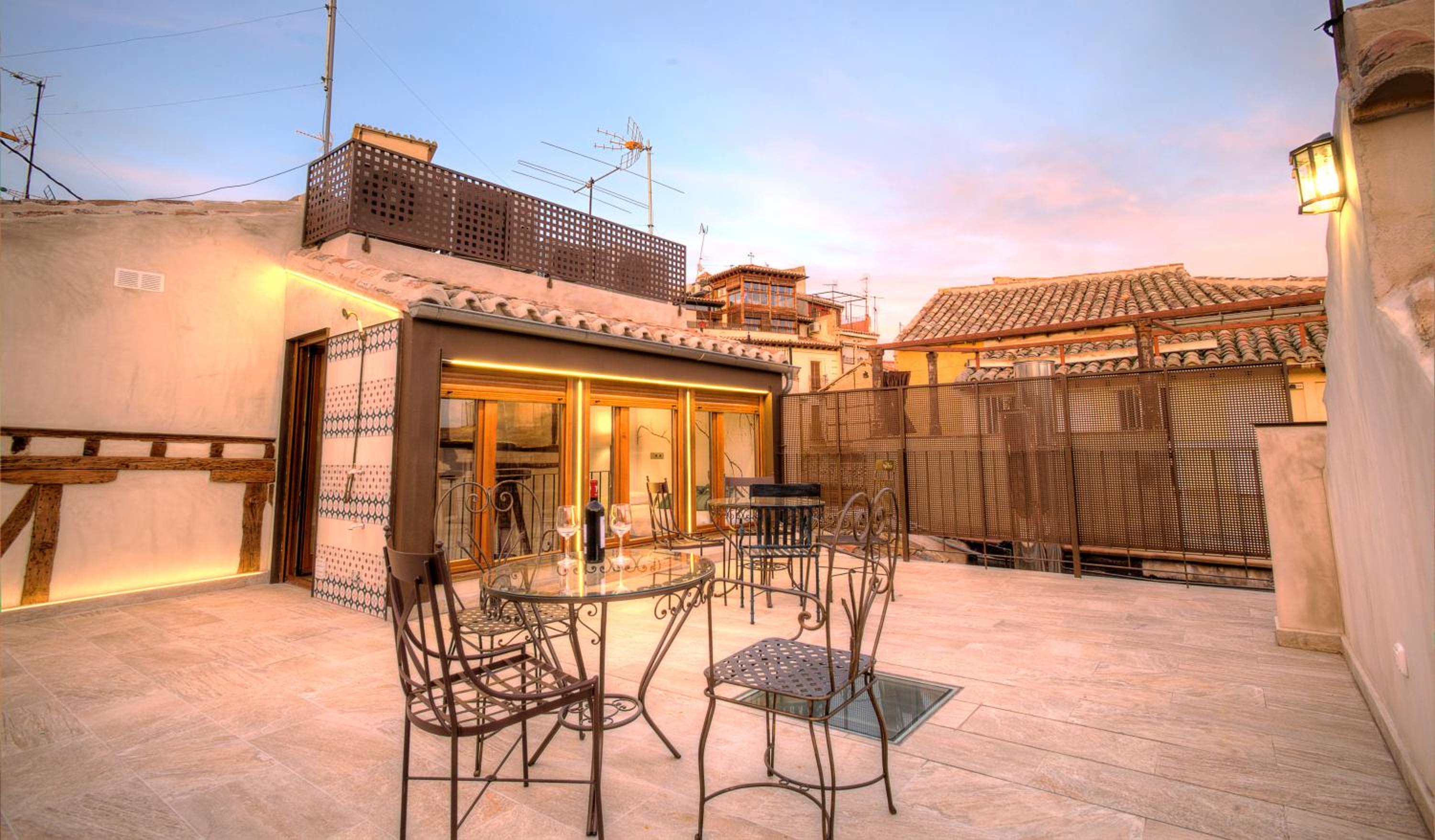 Apartment with Terrace - Photo 3