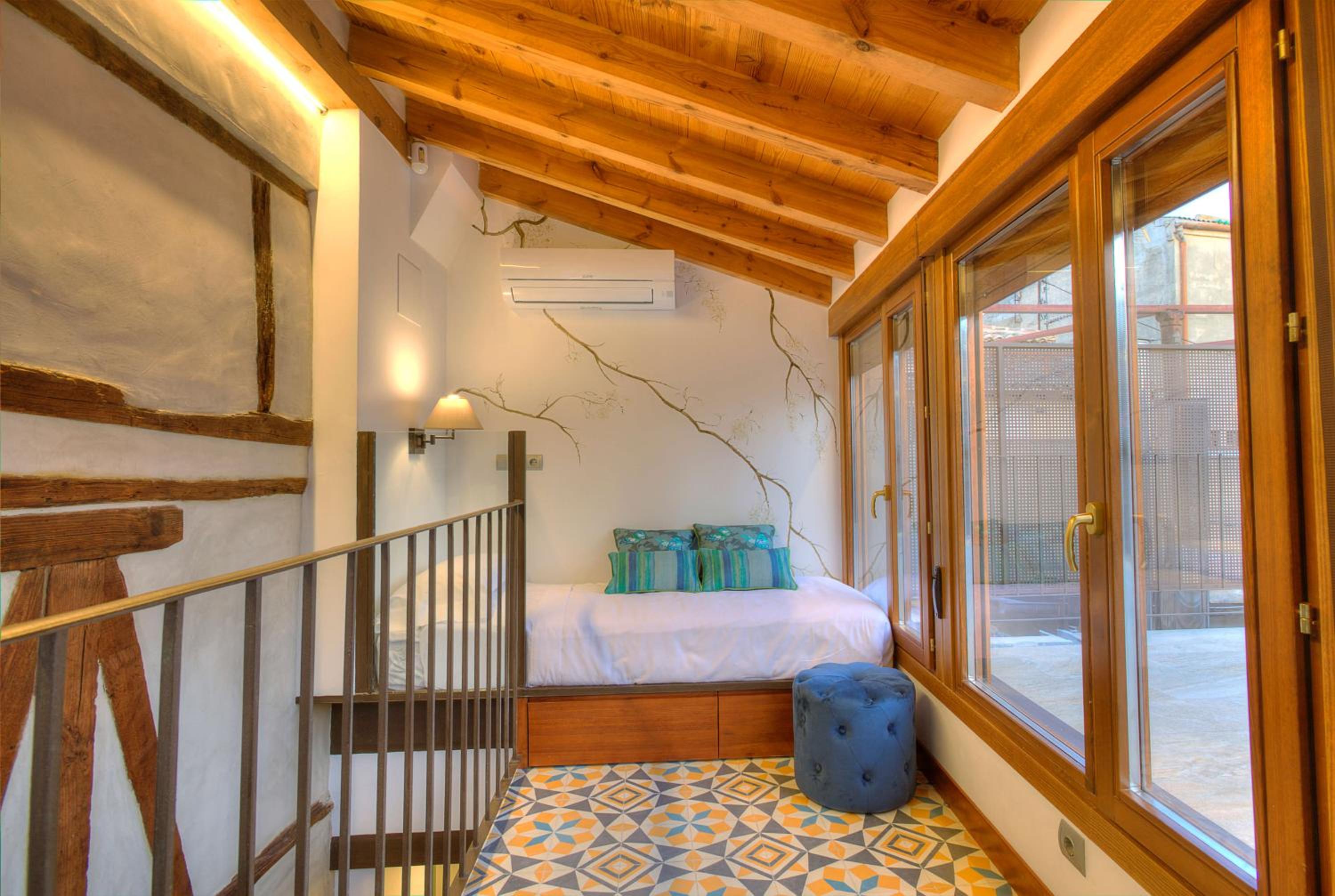 Apartment with Terrace - Photo 20