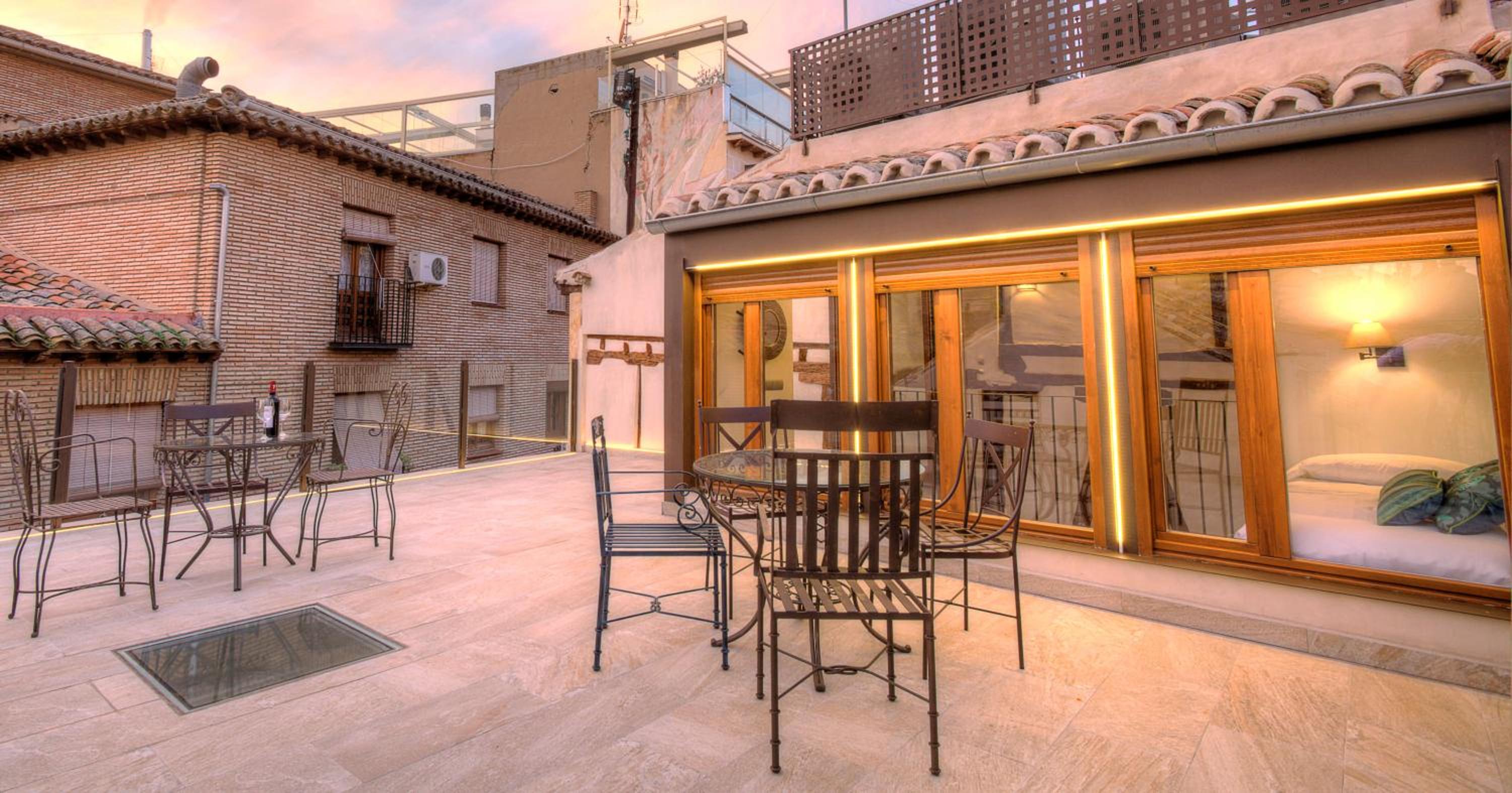 Apartment with Terrace - Photo 28