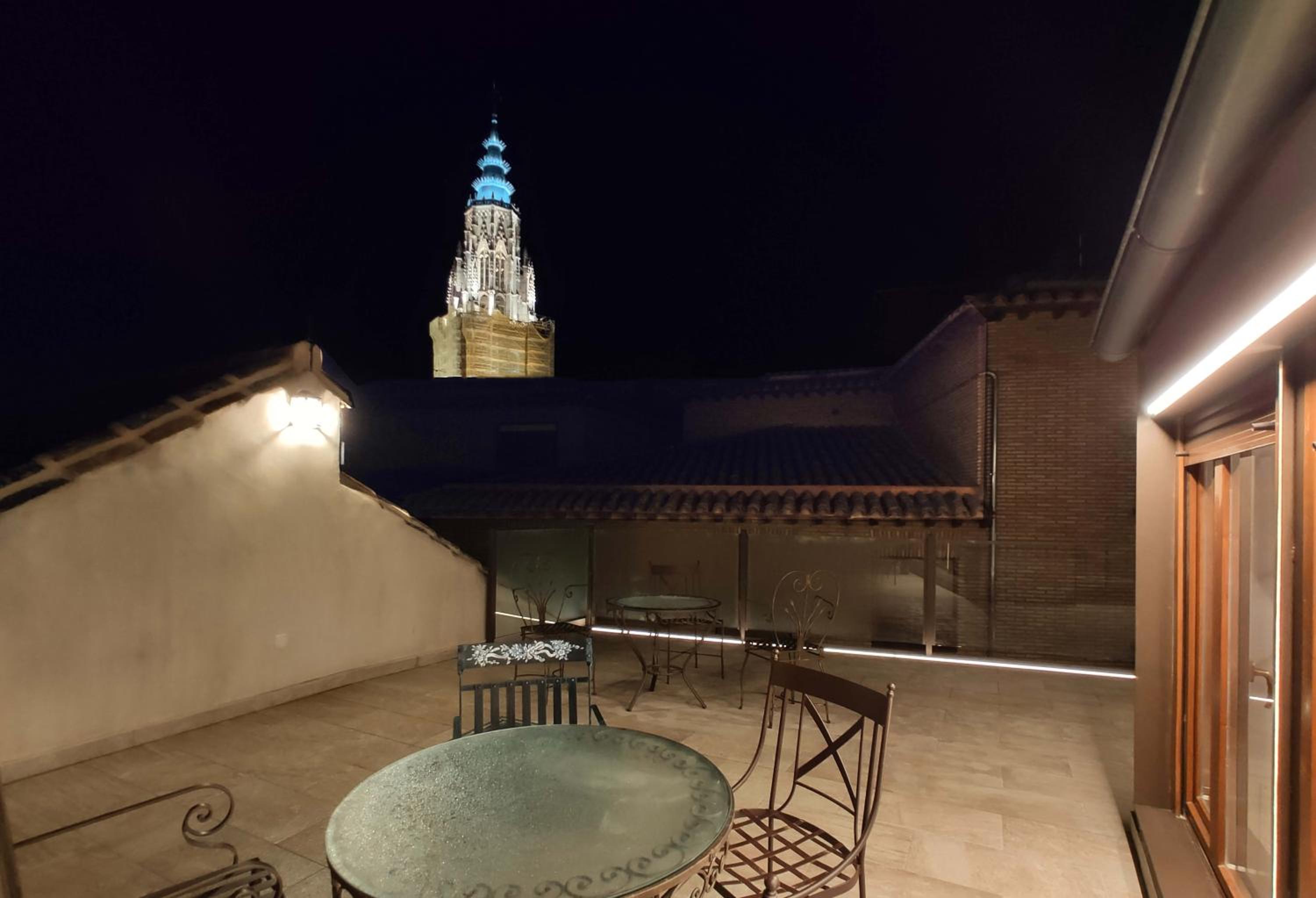 Apartment with Terrace - Photo 42