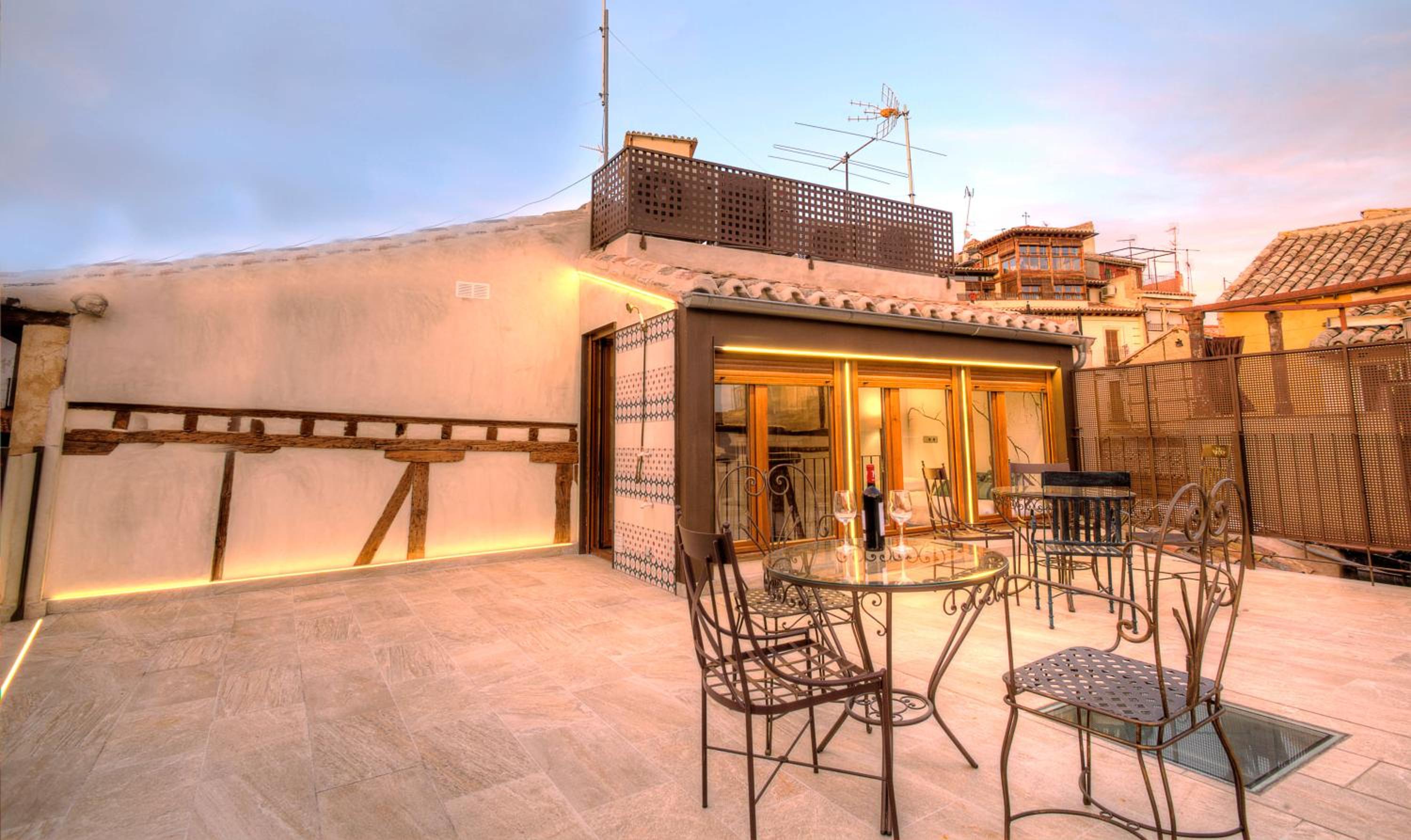 Apartment with Terrace - Photo 37