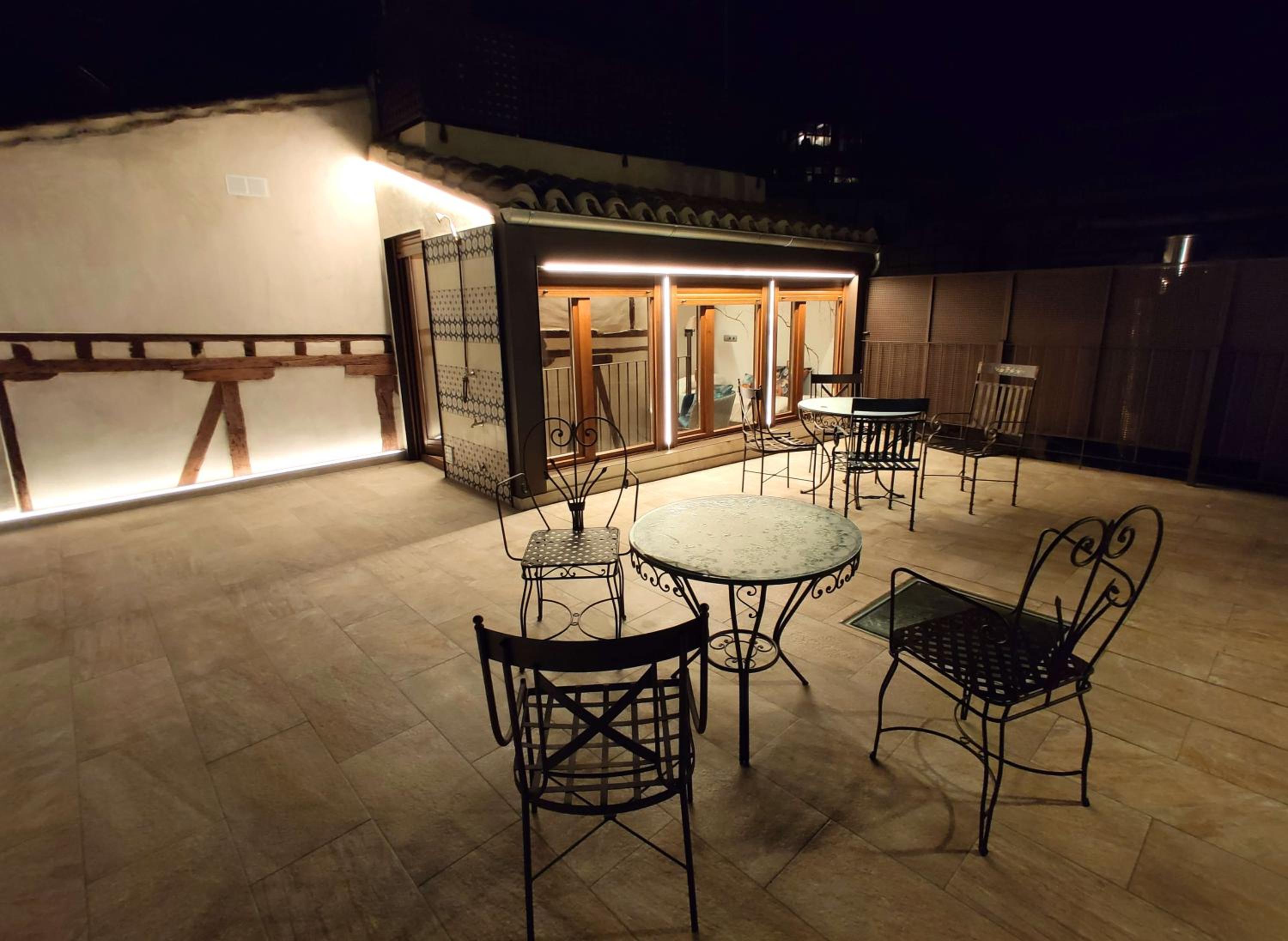 Apartment with Terrace - Photo 14