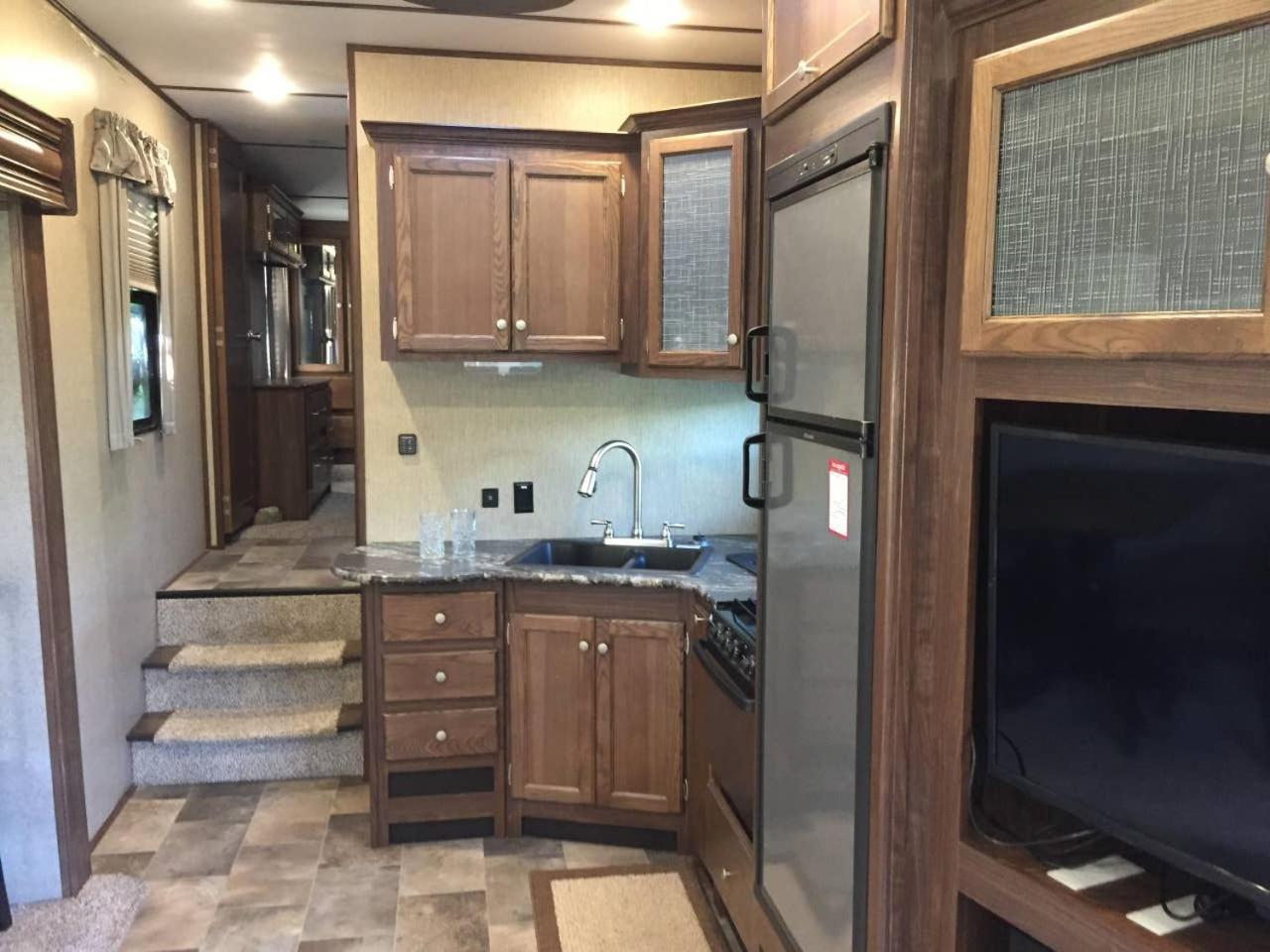 Camper/RV with Park View - Photo 5