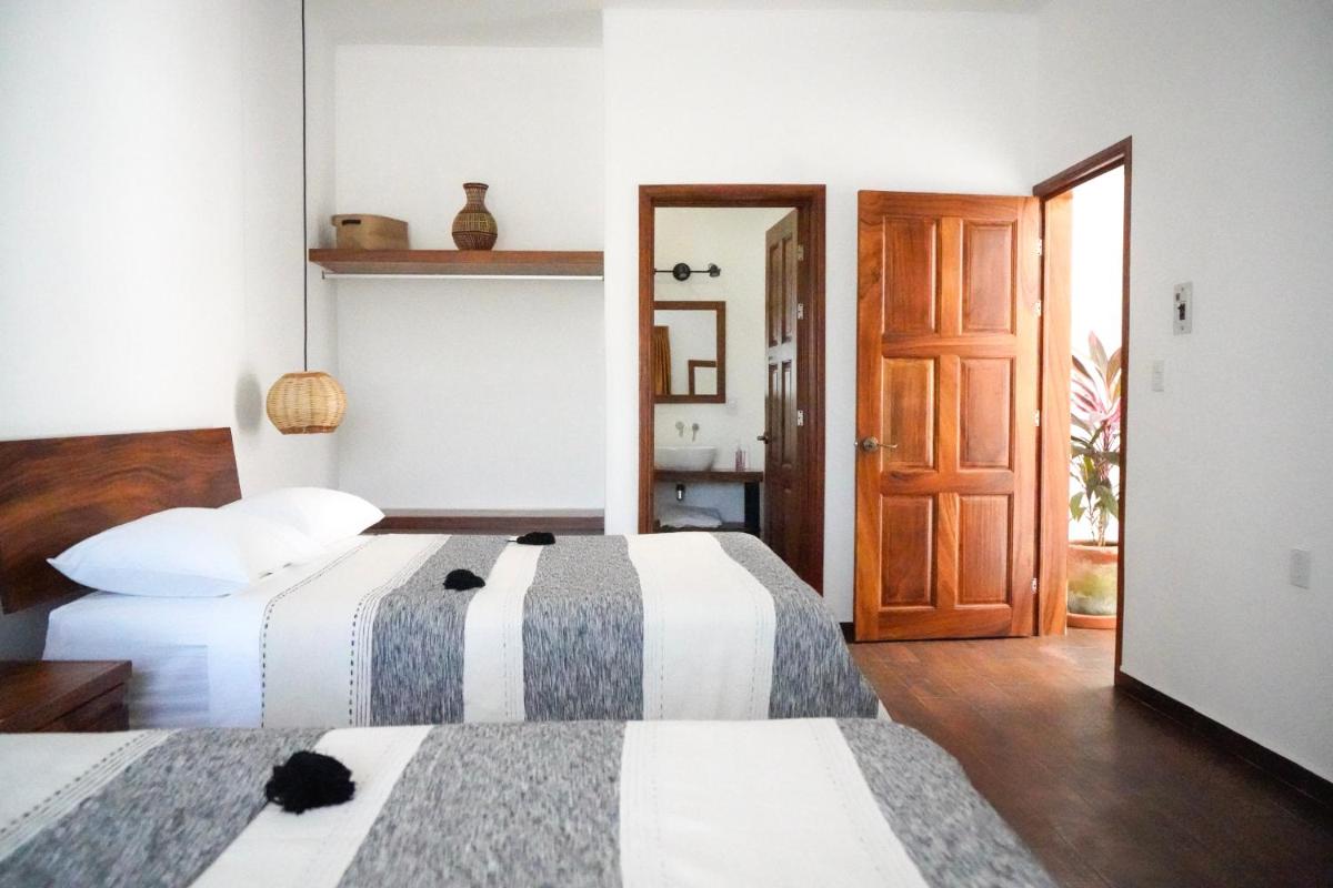 Twin Room with Private Bathroom photo 3