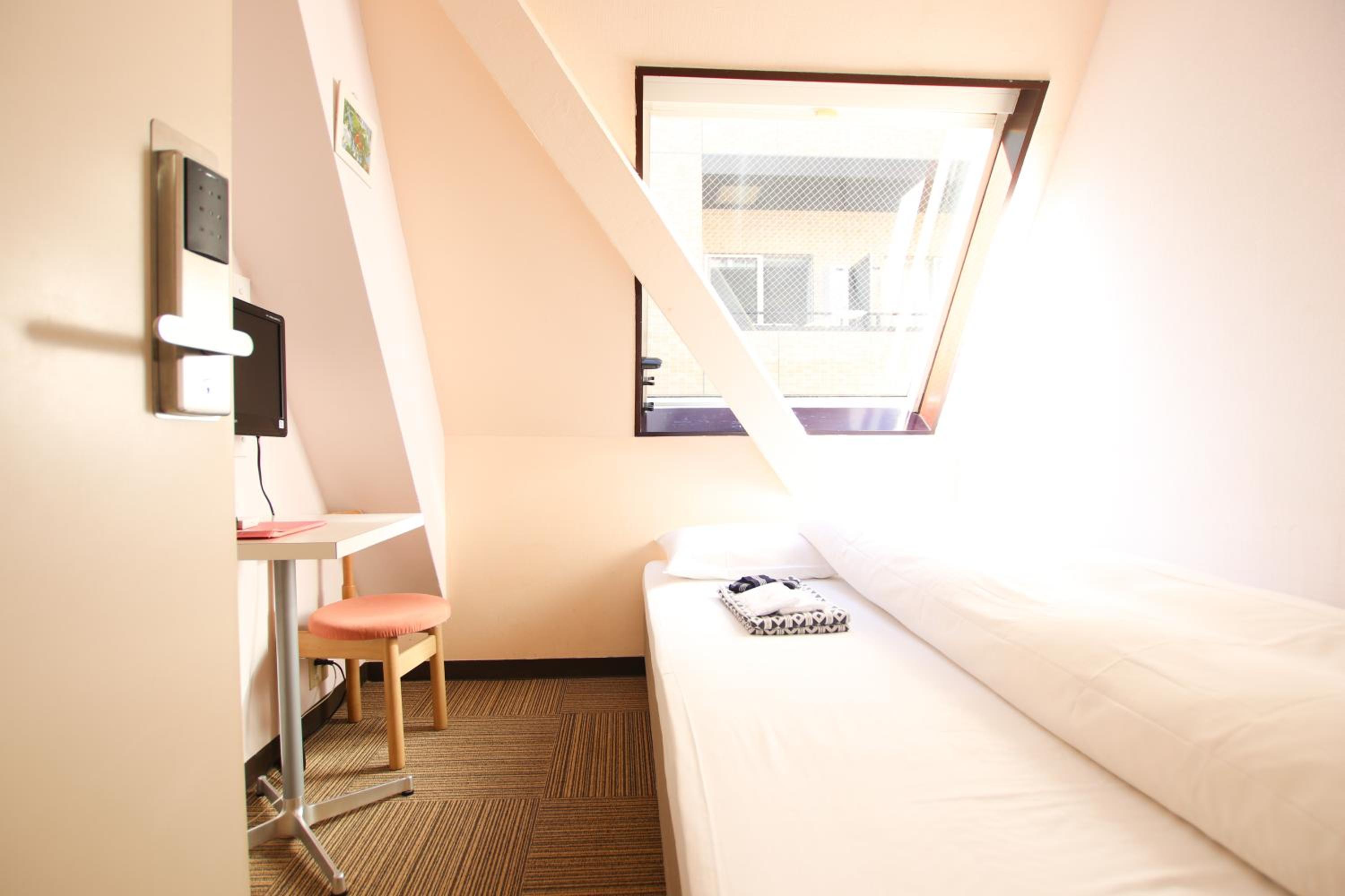 Double Room with Small Double Bed and Shared Bathroom photo 1