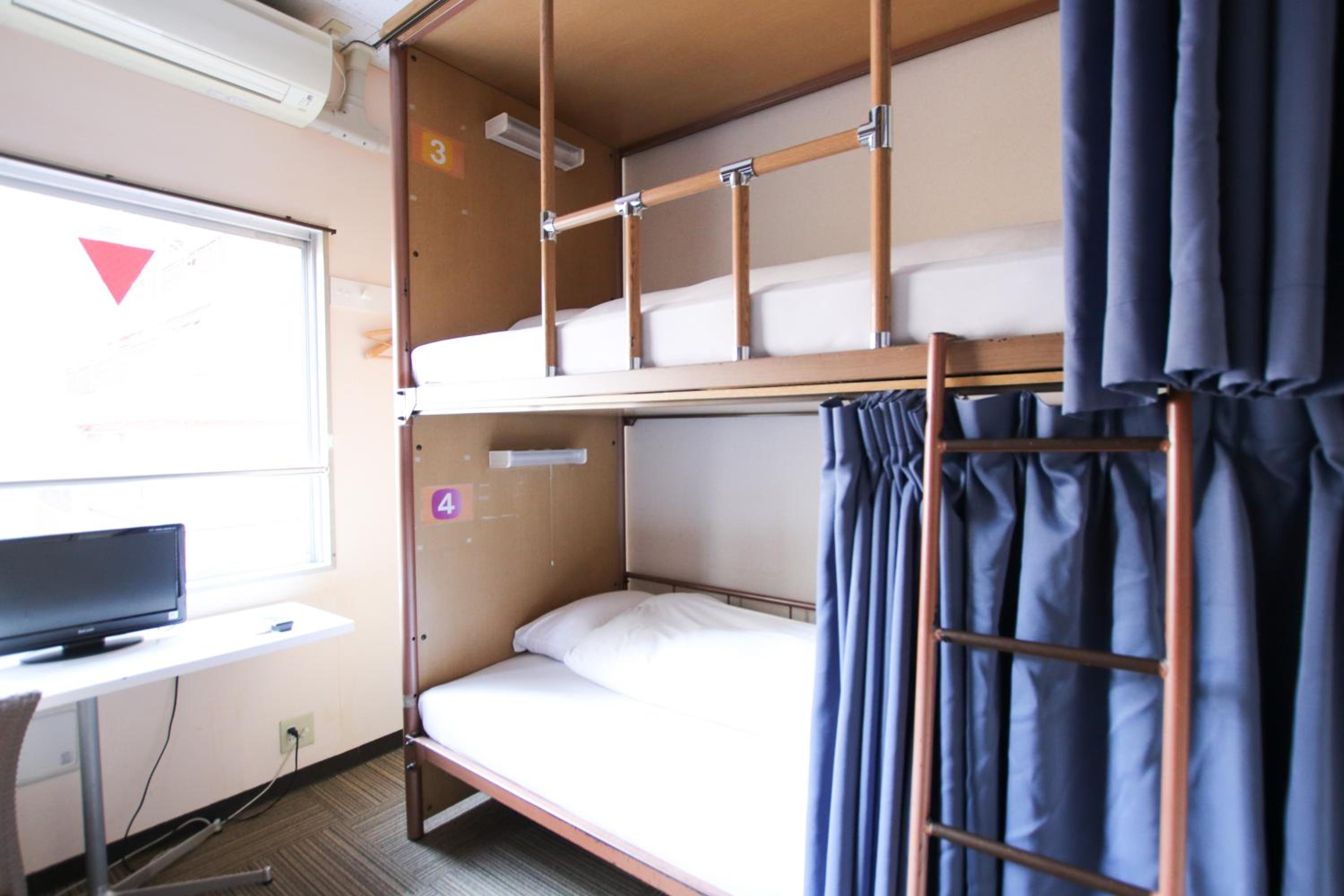 Twin Room with Bunk Beds and Shared Bathroom photo 2