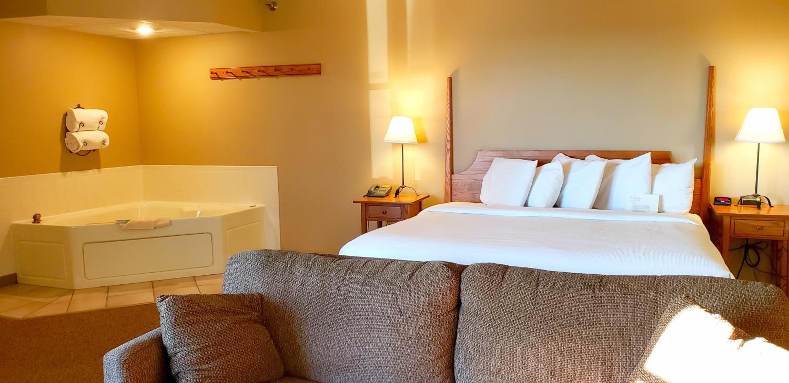Deluxe King Room - Lower Level