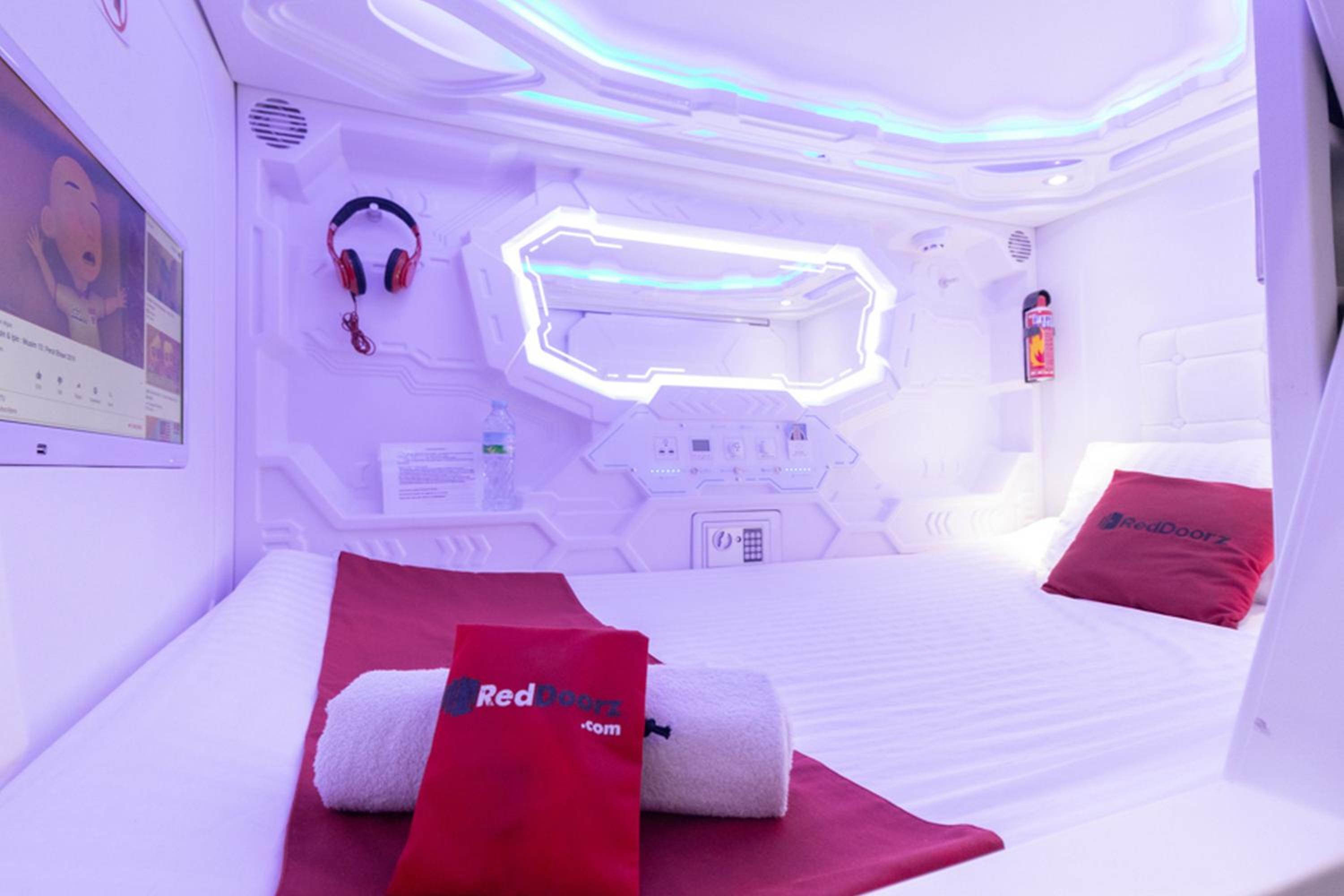 Single Bed in Male Dormitory Room photo 3