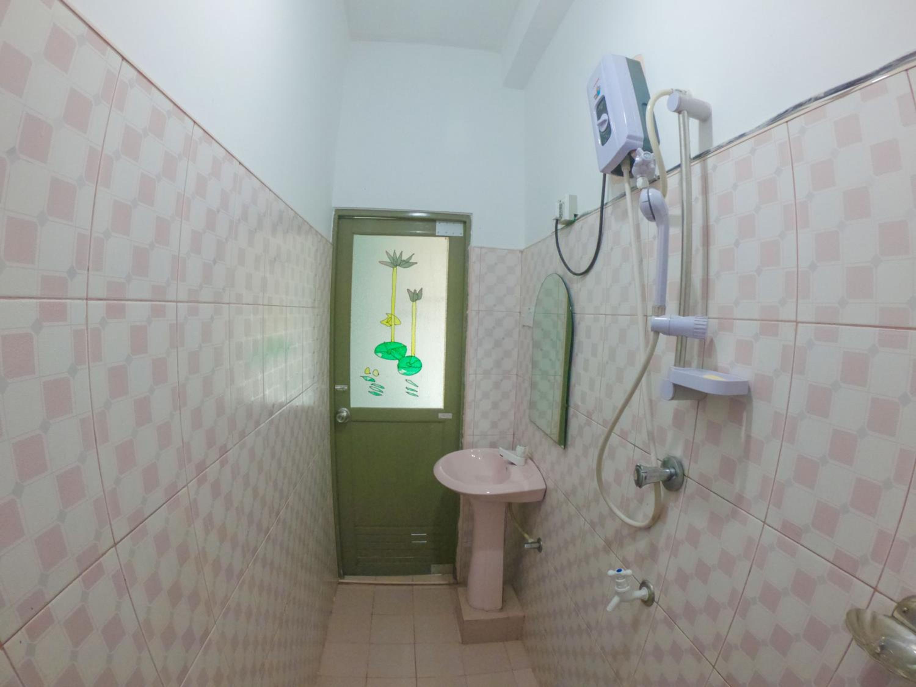 Single Room with Private Bathroom photo 3