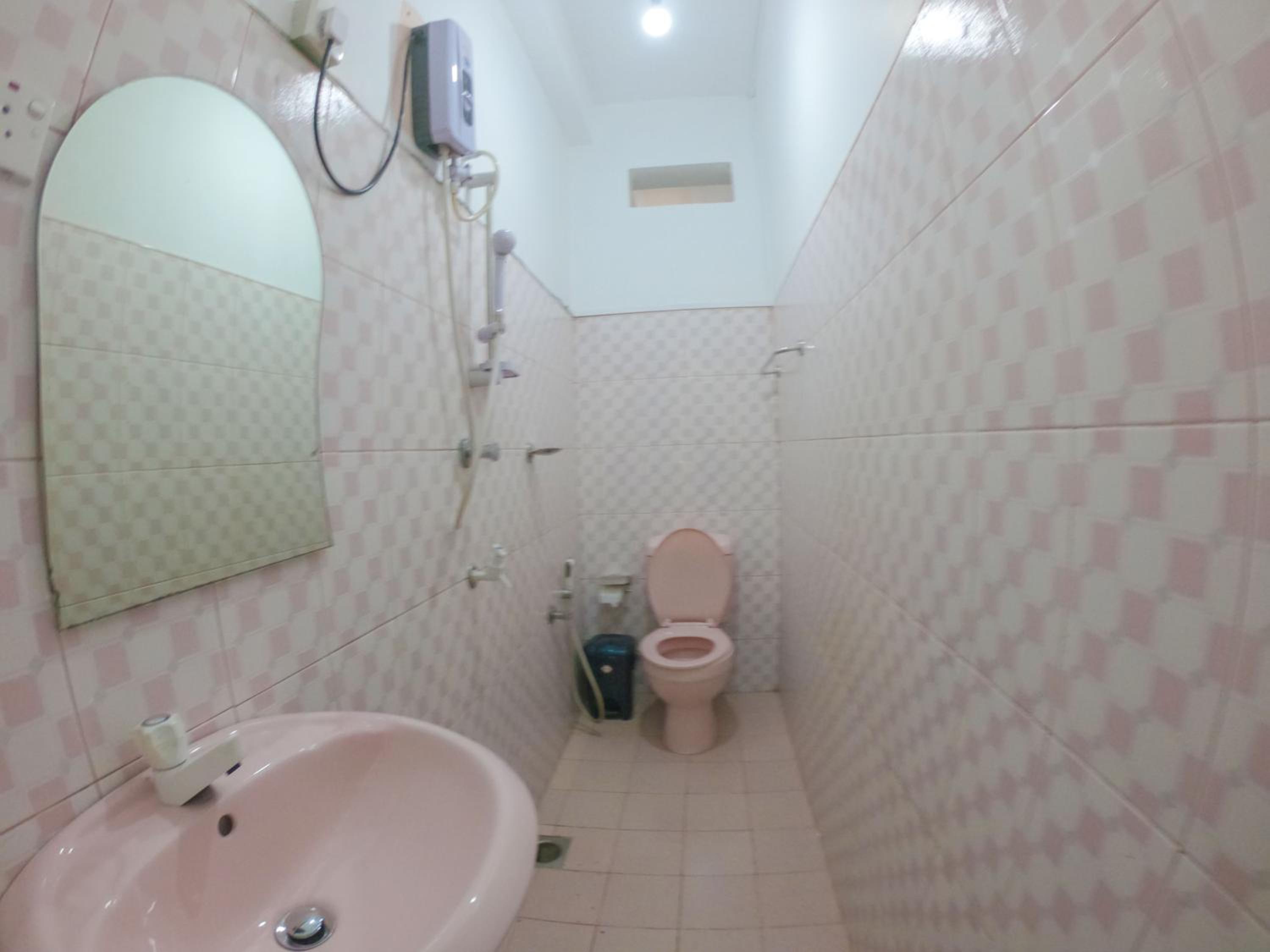 Single Room with Private Bathroom photo 2