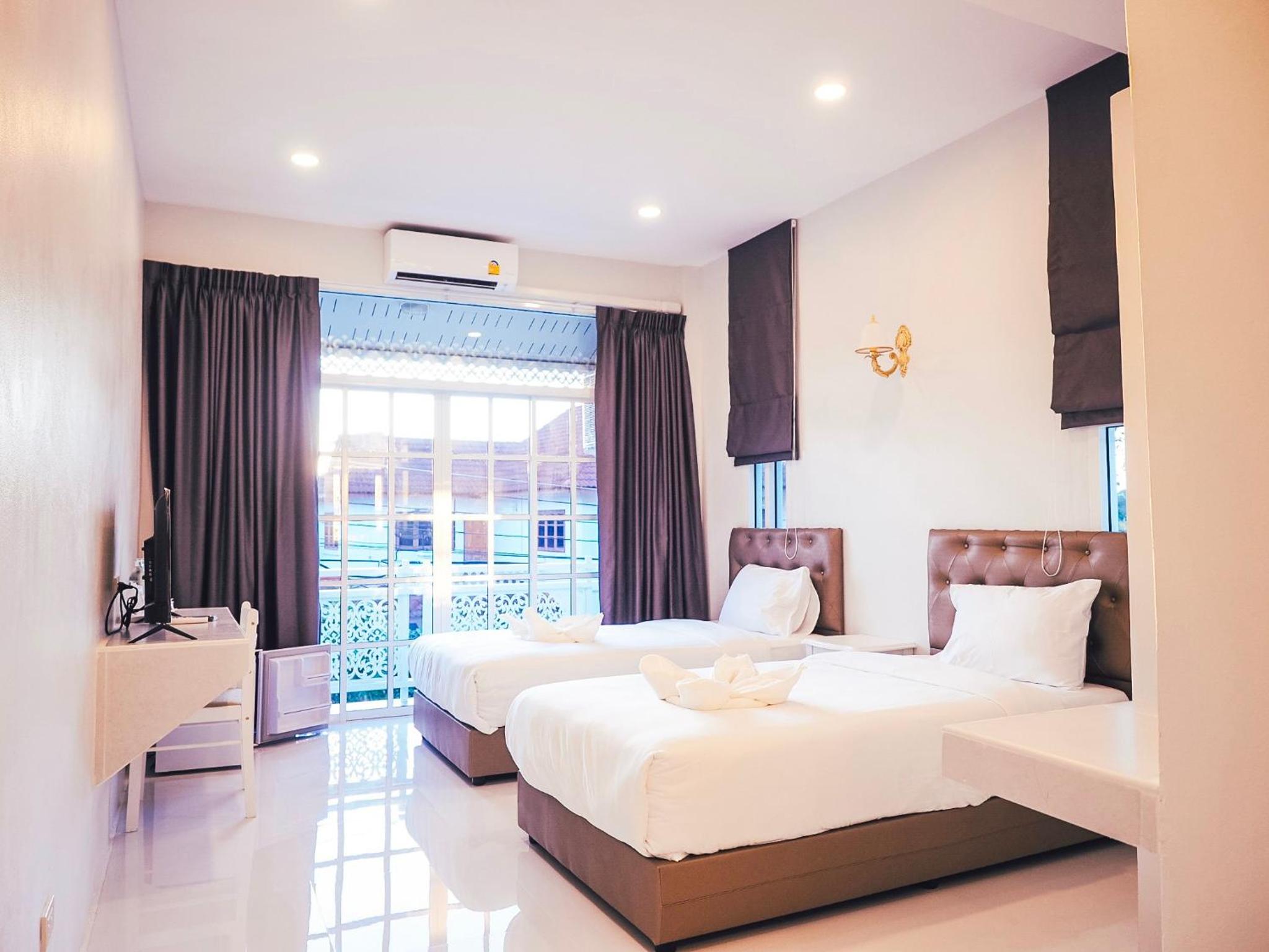 Deluxe Twin Room photo 2