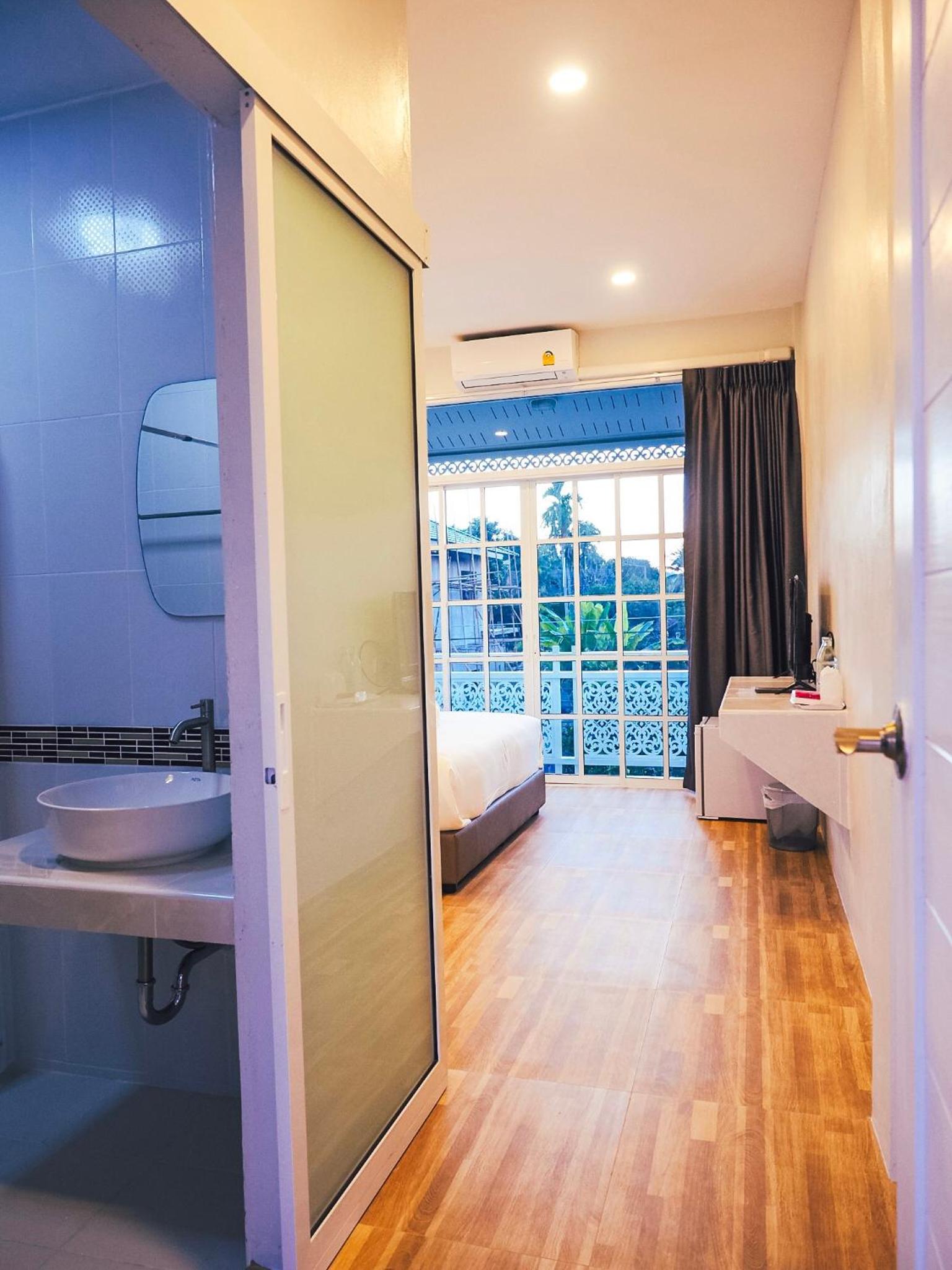 Deluxe Twin Room photo 3