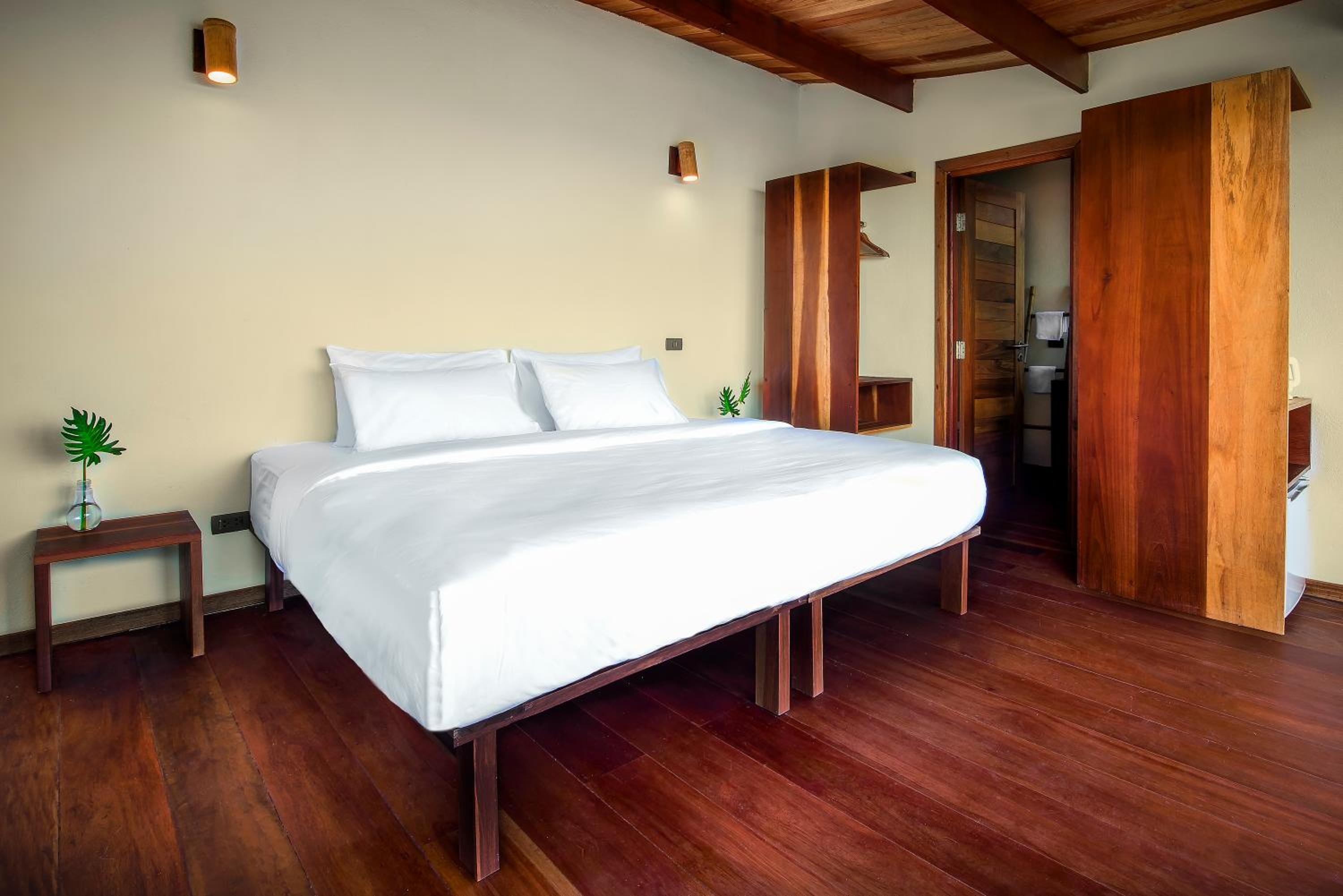 Deluxe Double Room - Photo 10