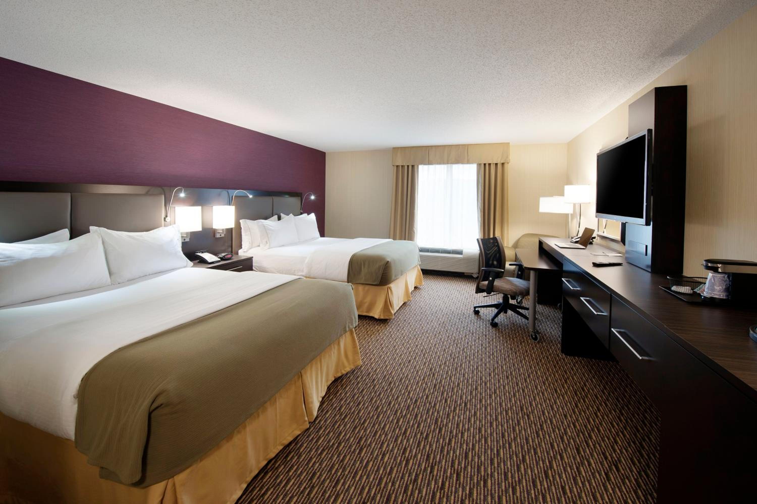 Standard Queen Room with Two Queen Beds - Communications Accessible photo 1