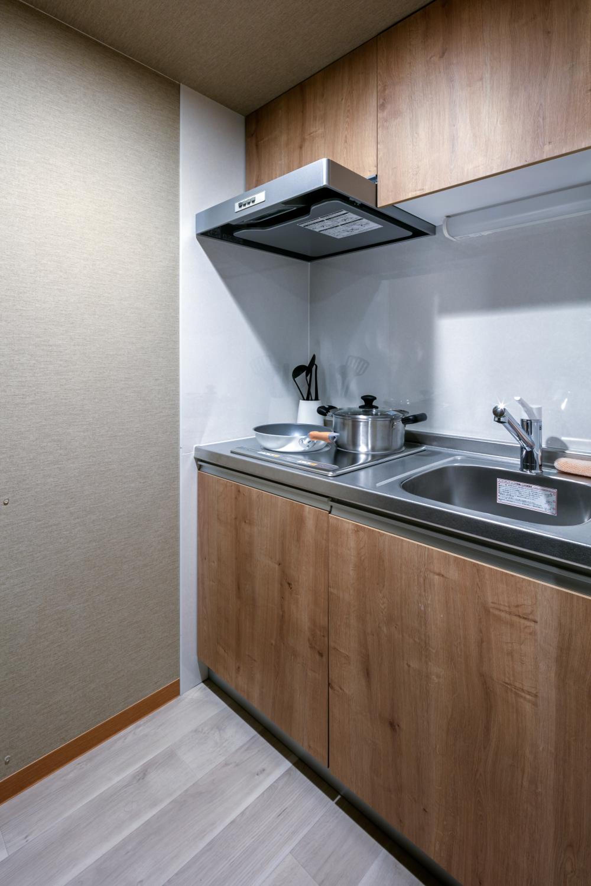 Executive Suite - Photo 8